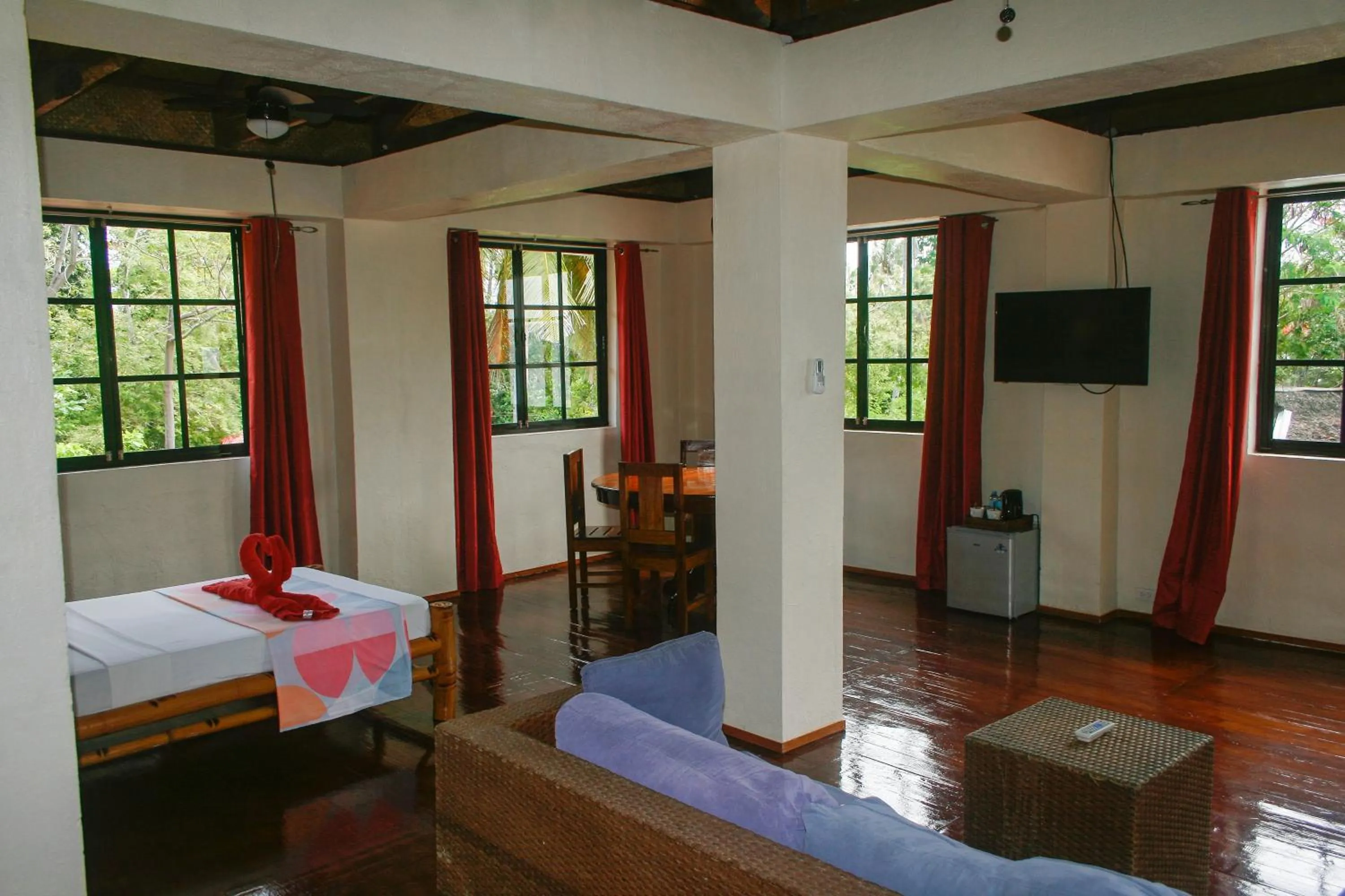 Coffee/tea facilities, Bed in Isla Hayahay Beach Resort and Restaurant