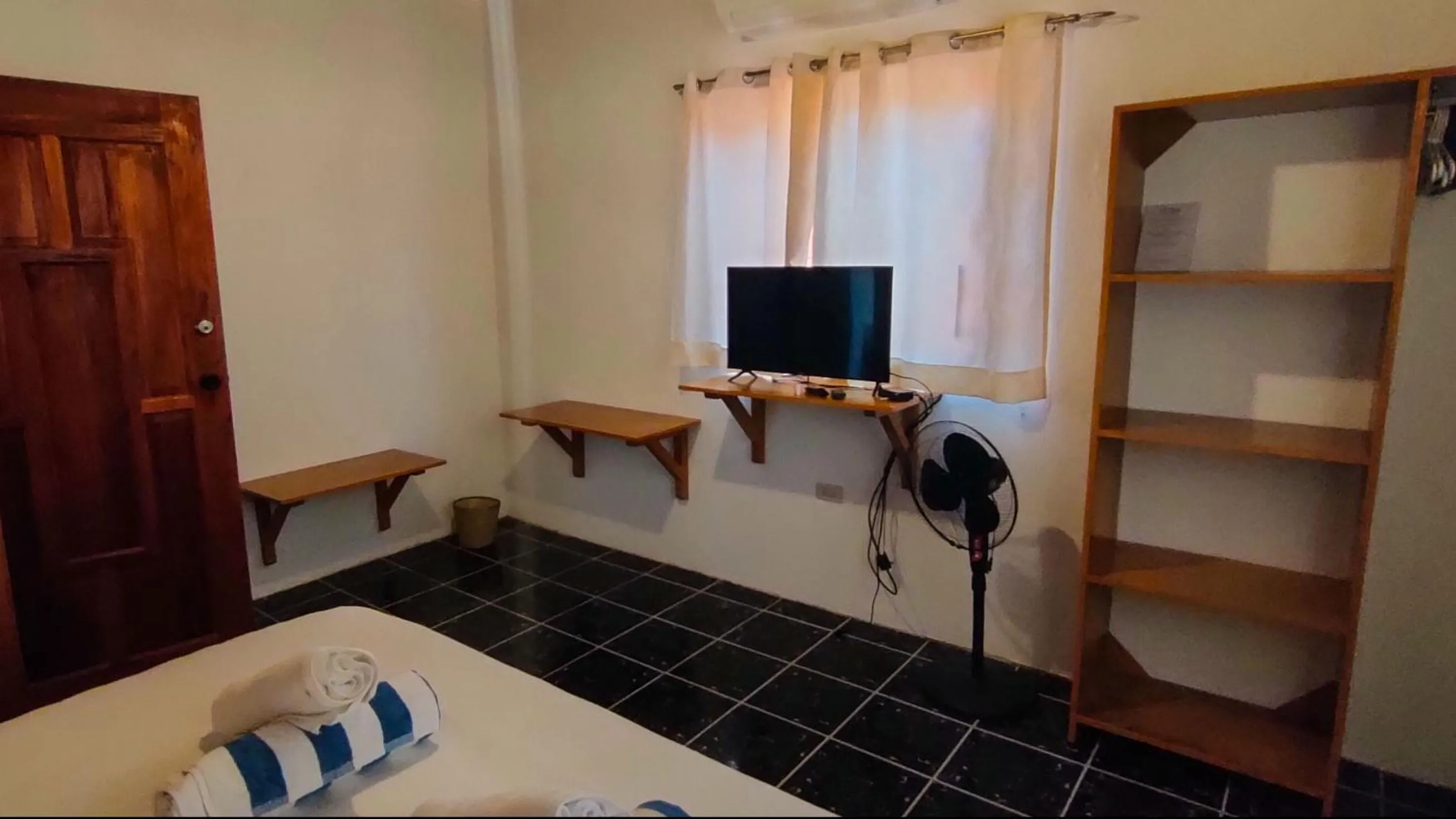 Bed in Isla Hayahay Beach Resort and Restaurant