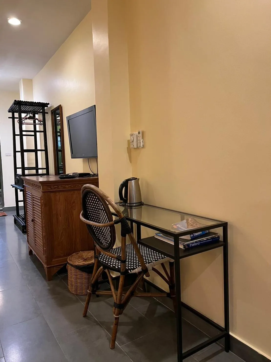 hair dresser in Blue Chang House