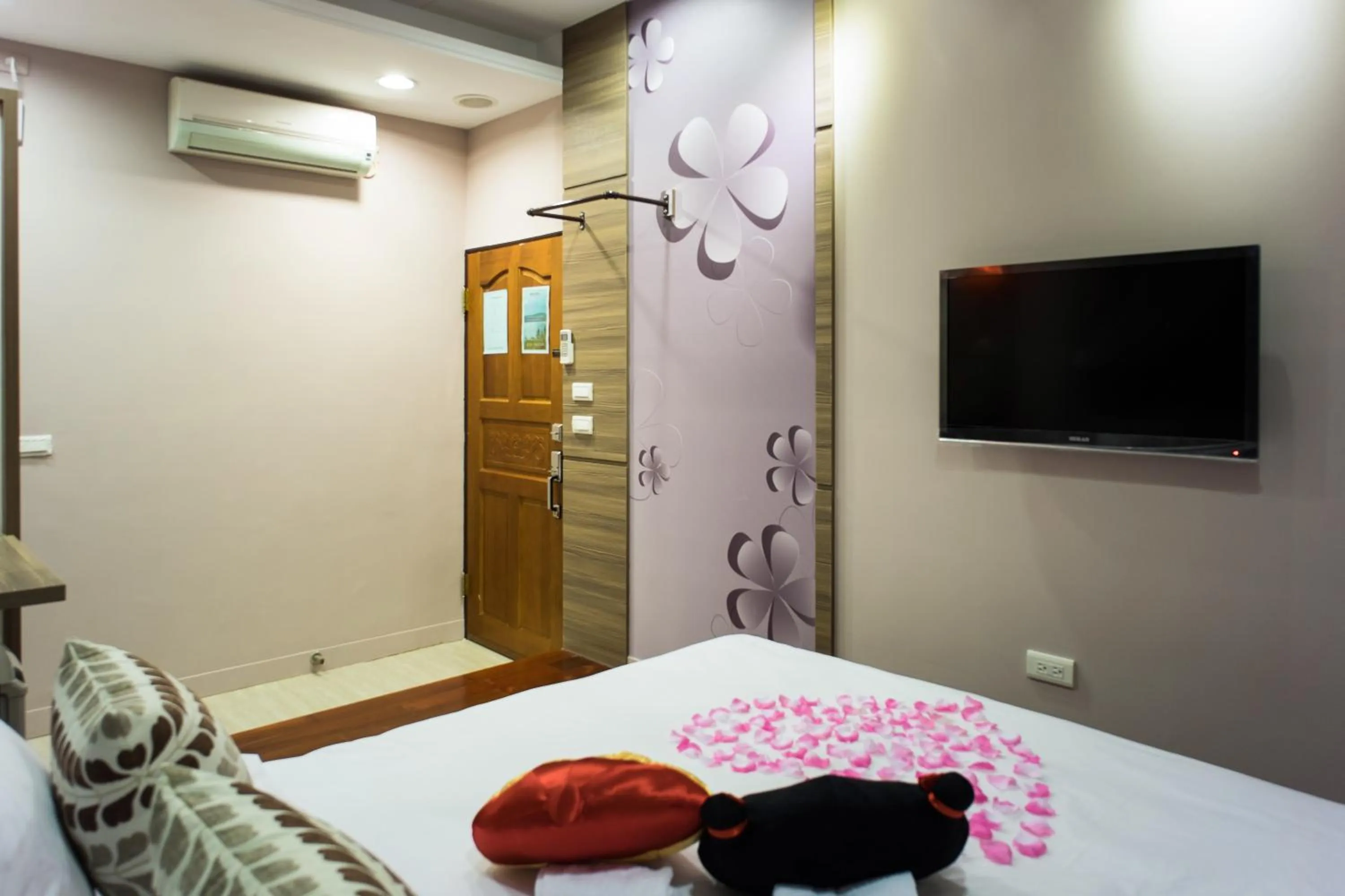 Shower, Bed in Bei Pin B&B