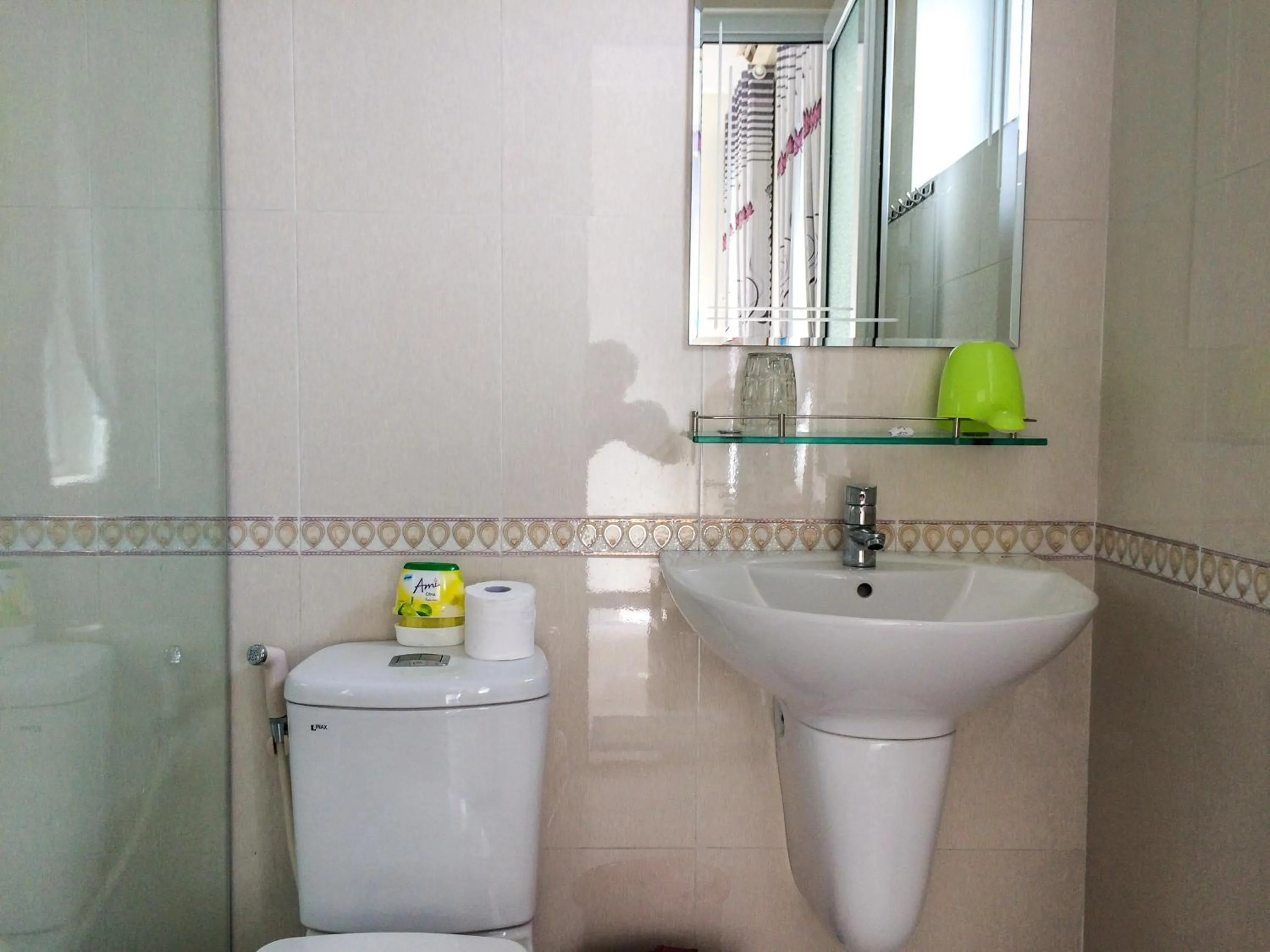 Bathroom in B & B Accommodation Service