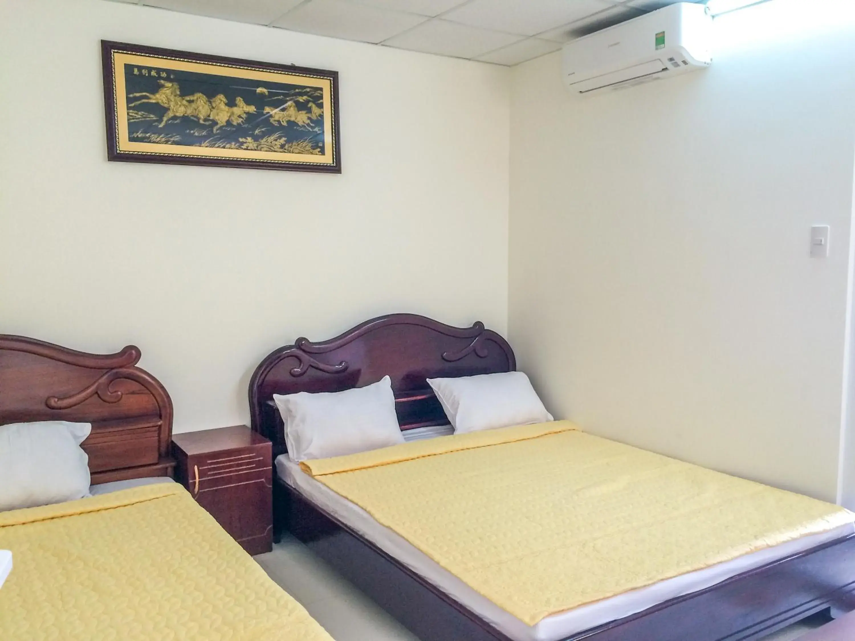 Triple Room in B & B Accommodation Service Triple Room in B & B Accommodation Service