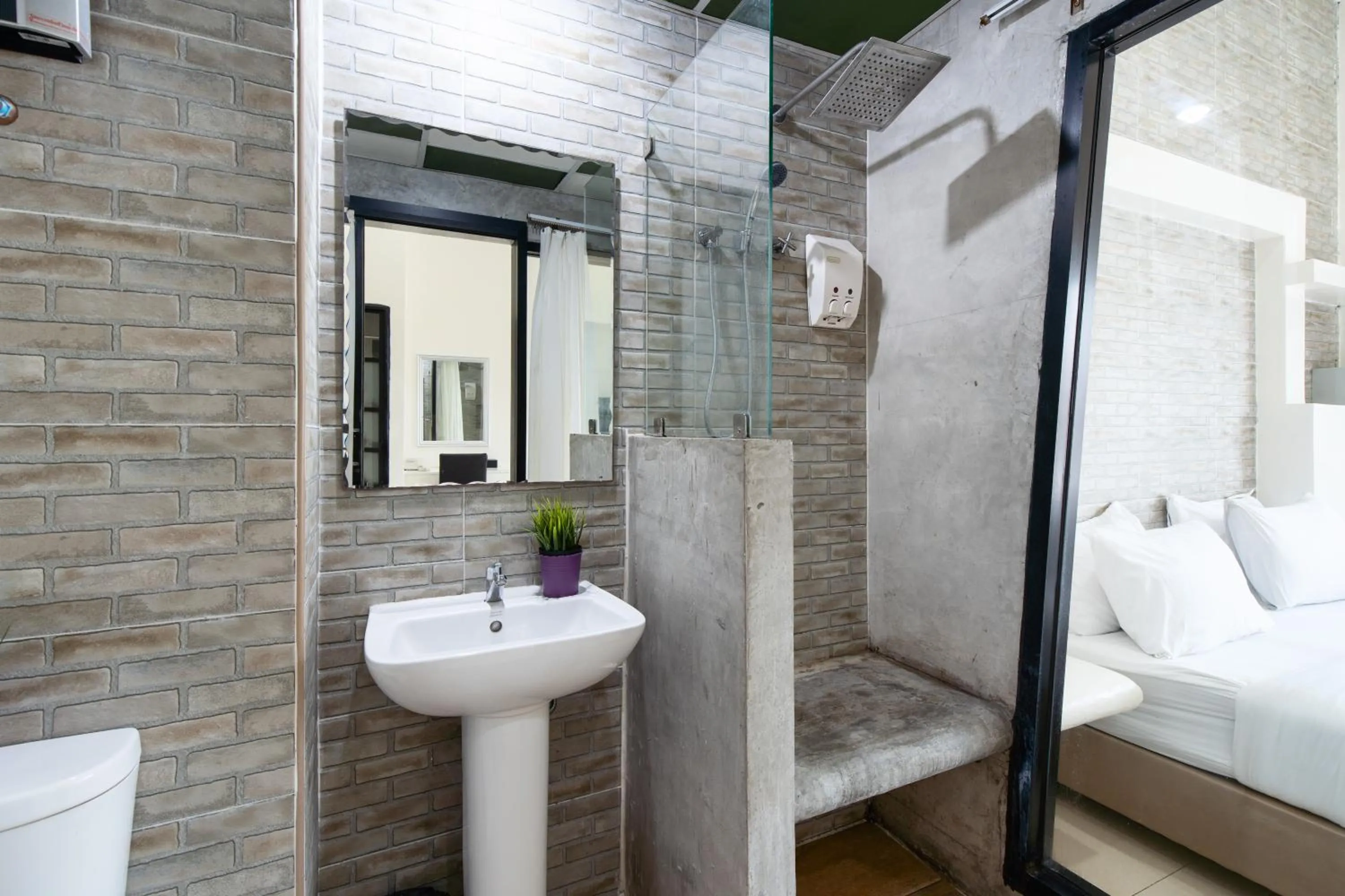 Bathroom, Bed in Baron Zotel Bangkok SHA PLUS