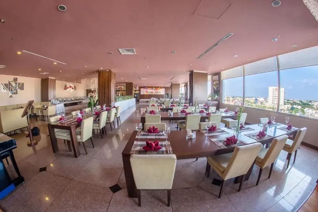 Restaurant/places to eat in AURORA Hotel Plaza Restaurant/places to eat in AURORA Hotel Plaza