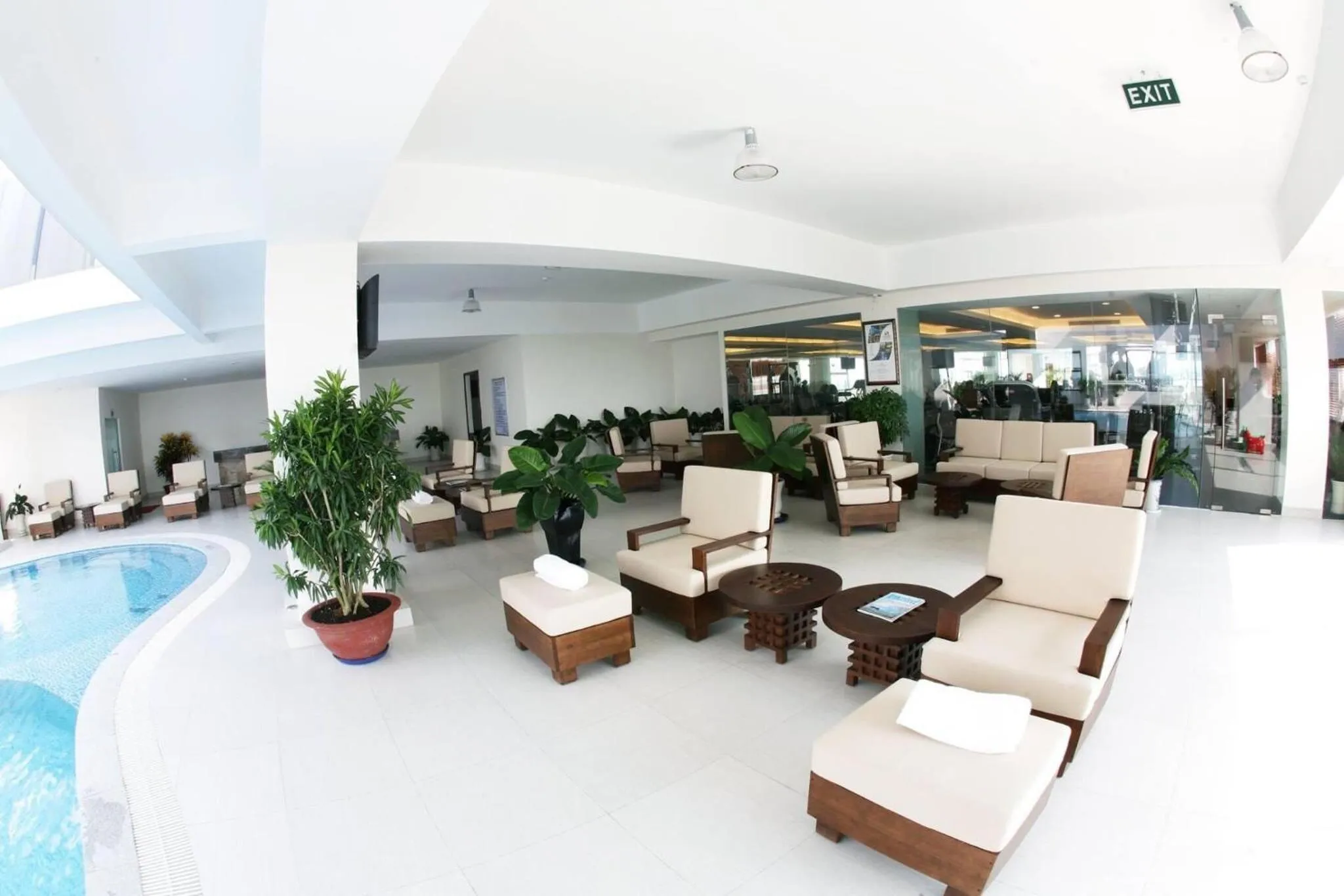 Seating area in AURORA Hotel Plaza