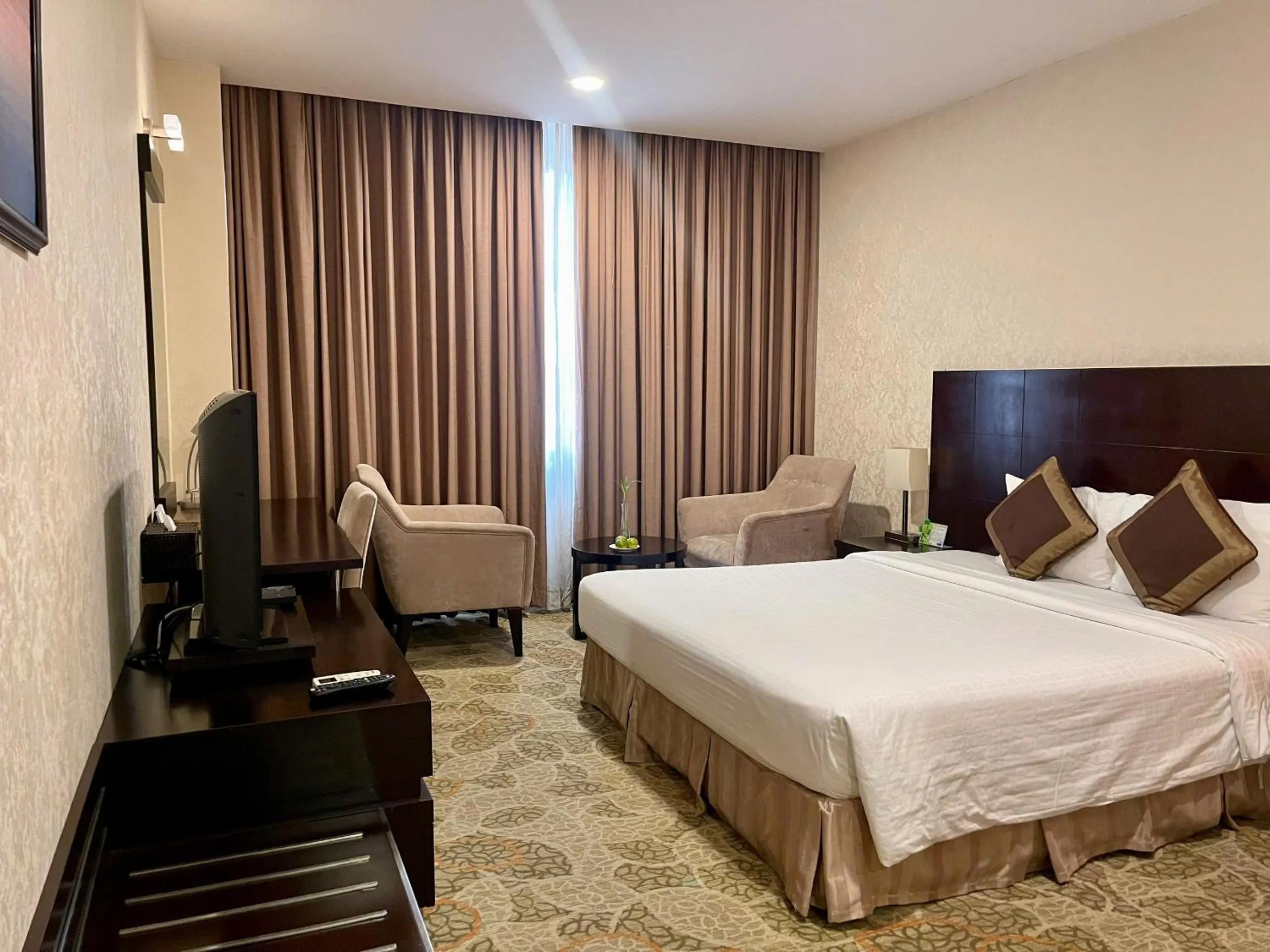 Bed in AURORA Hotel Plaza