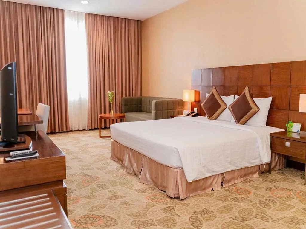 Living room, Bed in AURORA Hotel Plaza