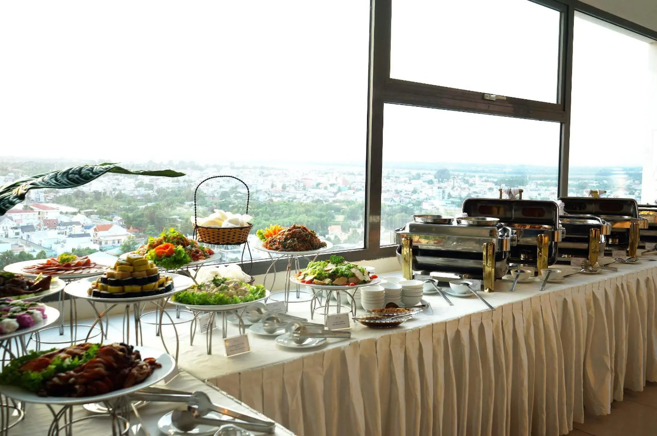 Restaurant/places to eat in AURORA Hotel Plaza Restaurant/places to eat in AURORA Hotel Plaza