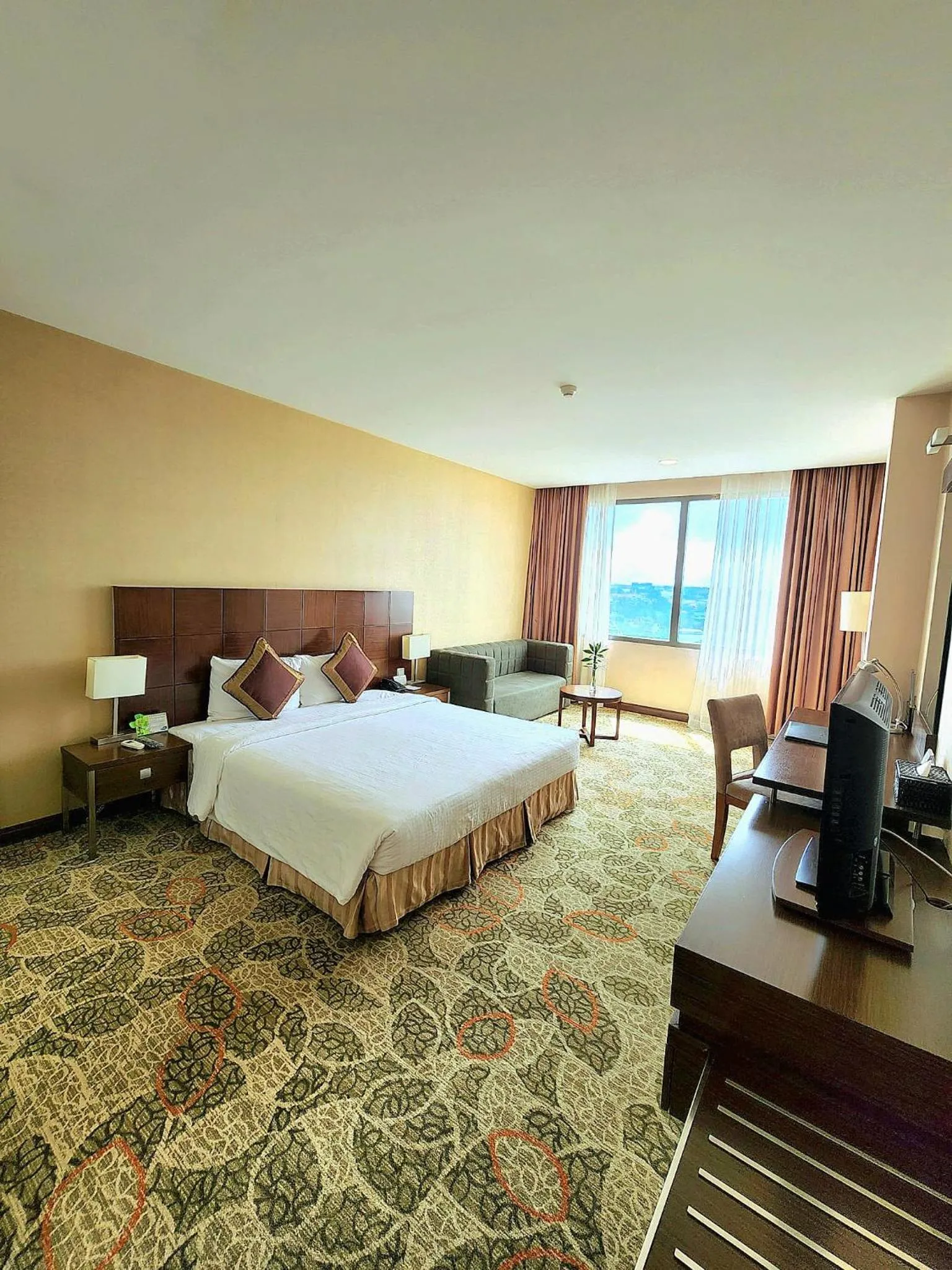 Bed in AURORA Hotel Plaza