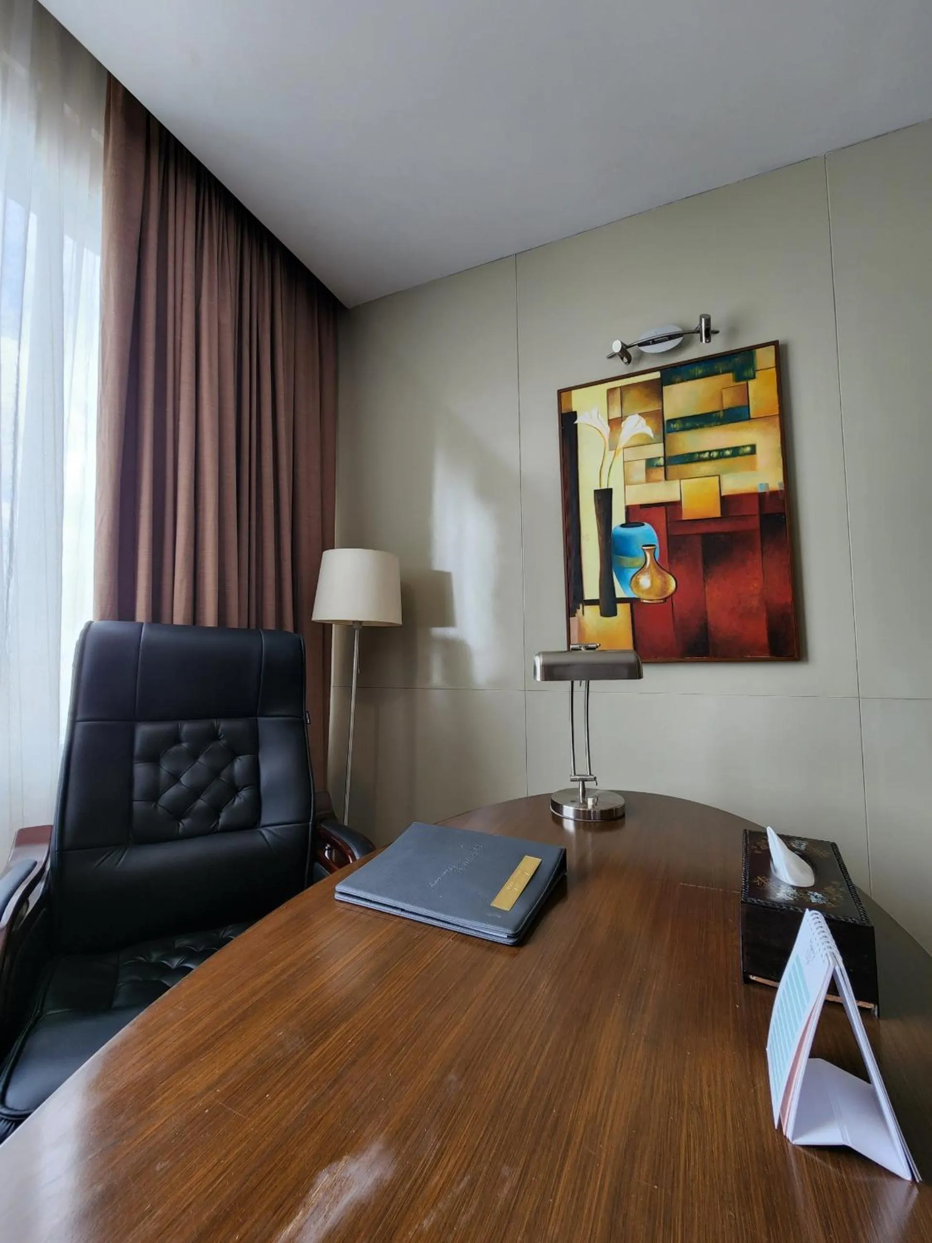 hair dresser in AURORA Hotel Plaza