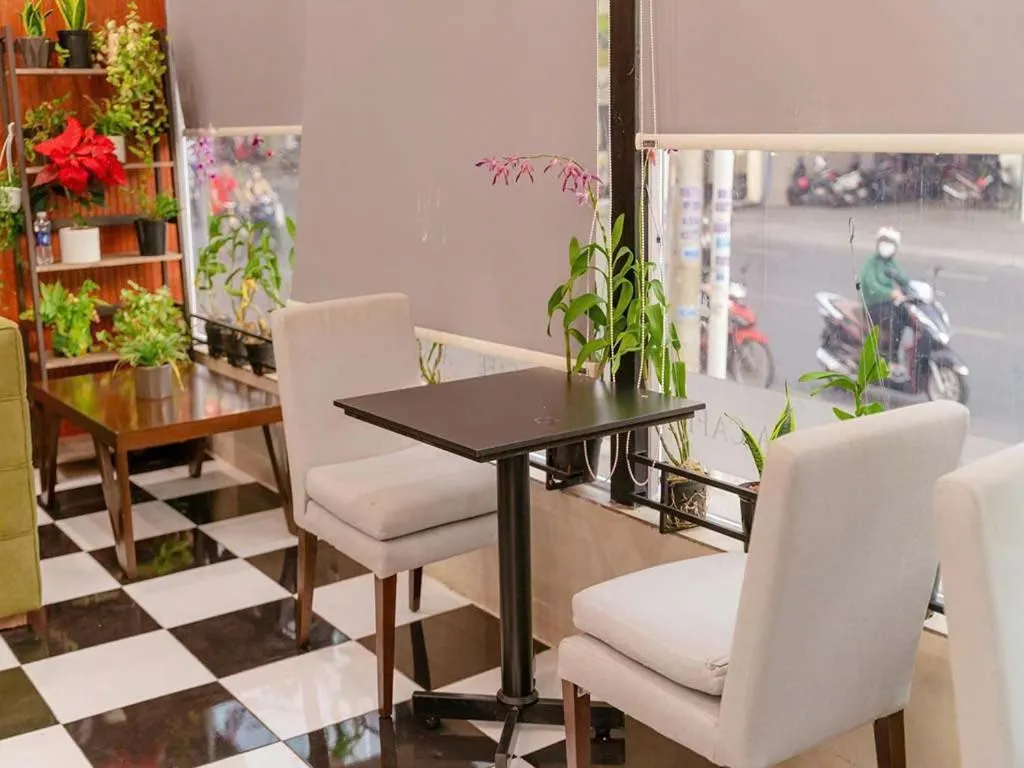 Seating area in AURORA Hotel Plaza