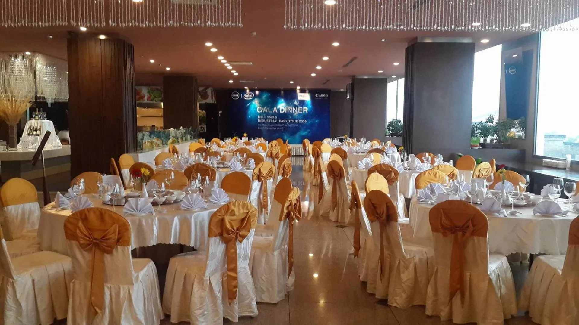 Restaurant/places to eat in AURORA Hotel Plaza