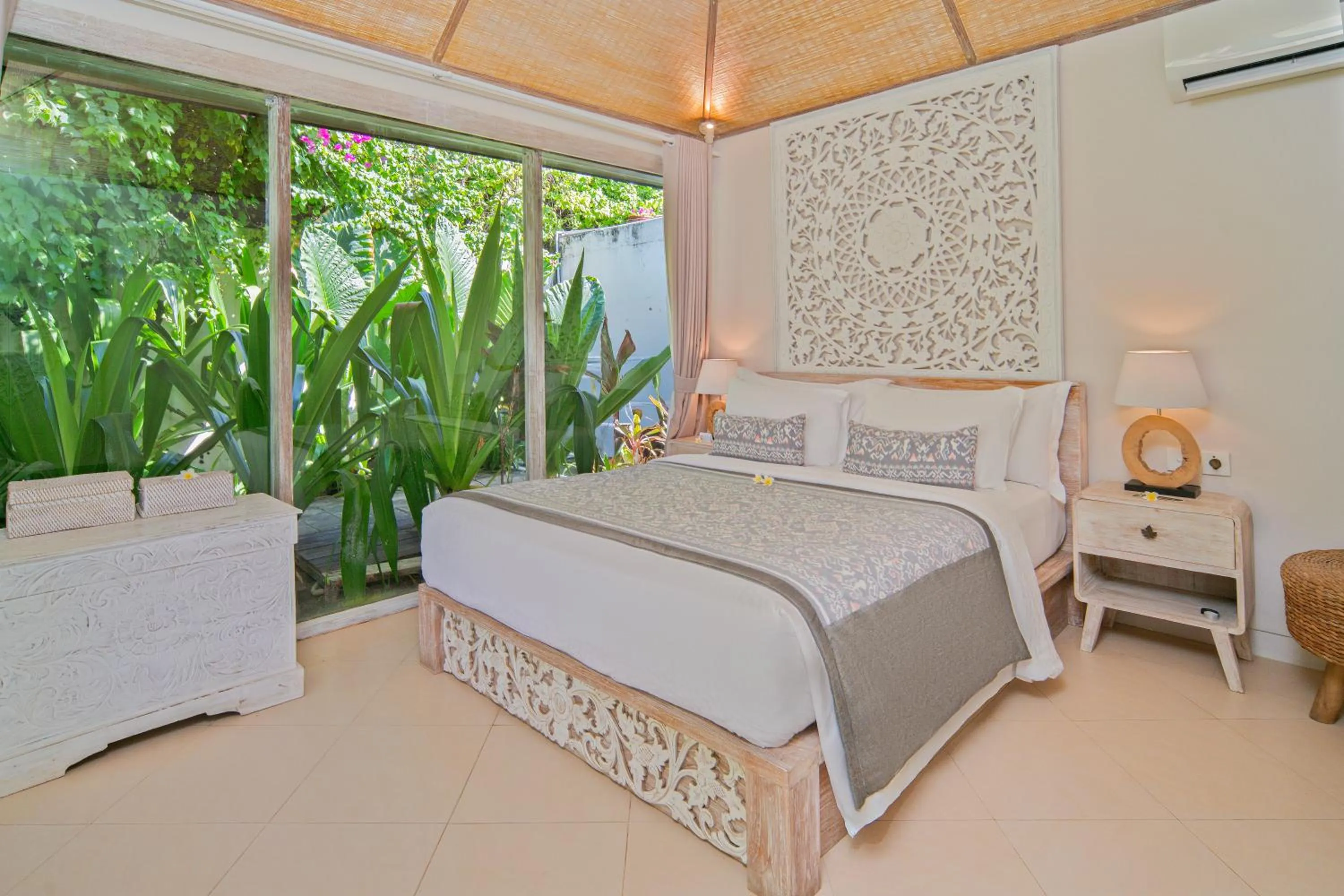 Bed in The Royal Purnama Luxury Villas - Adults Only