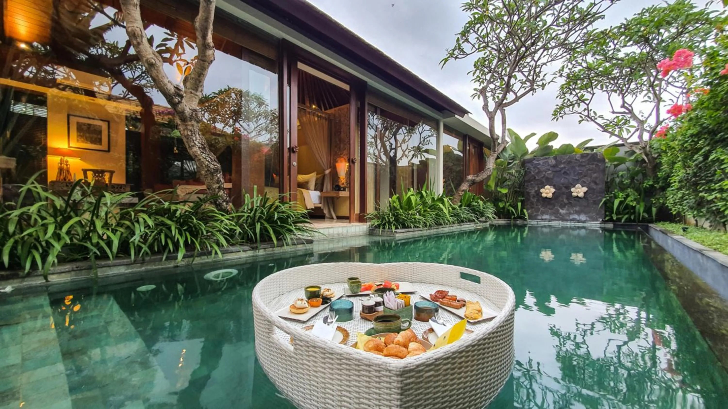 Food and drinks in The Royal Purnama Luxury Villas - Adults Only