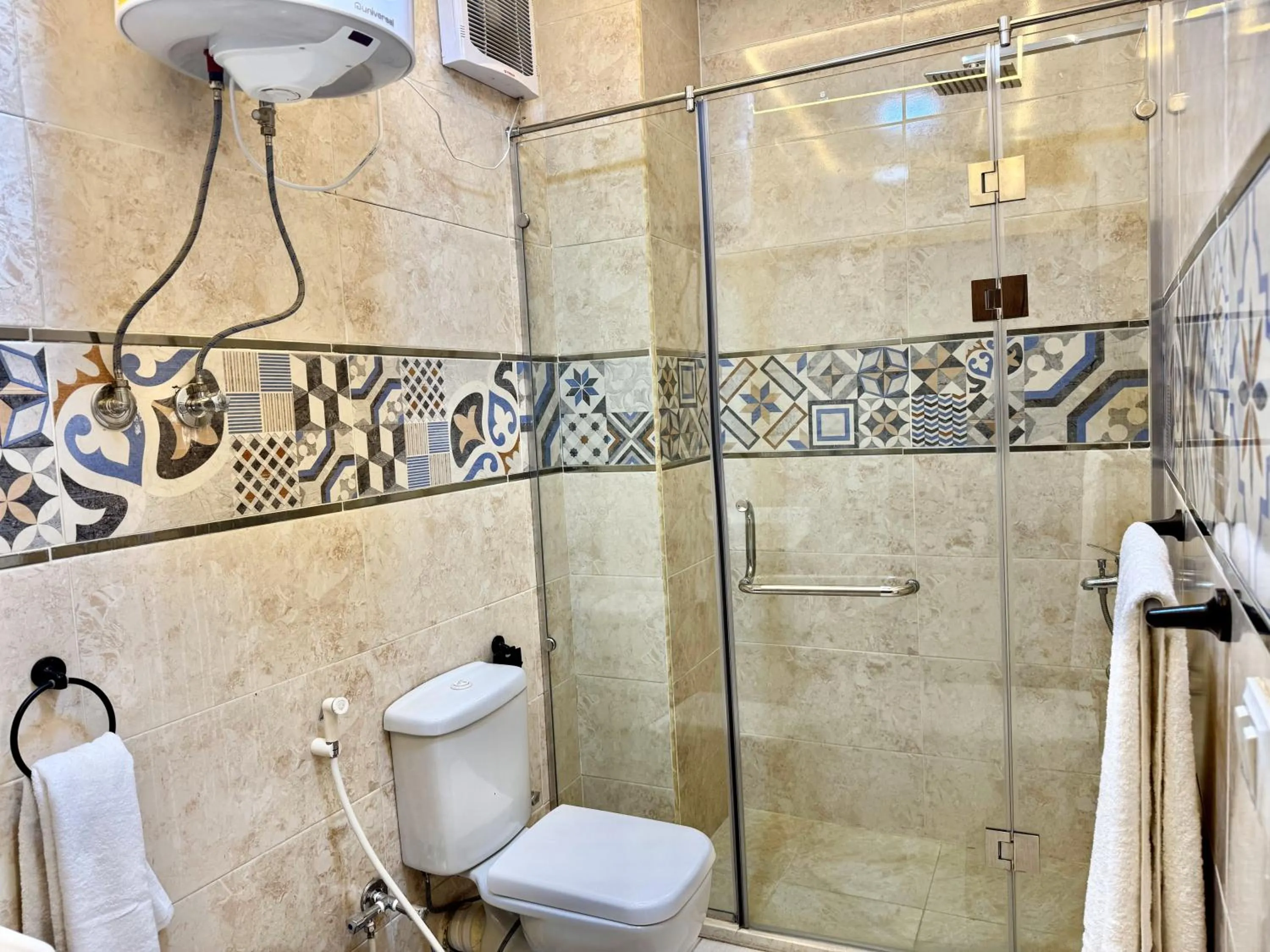 Shower in Night Pyramids Inn Hotel