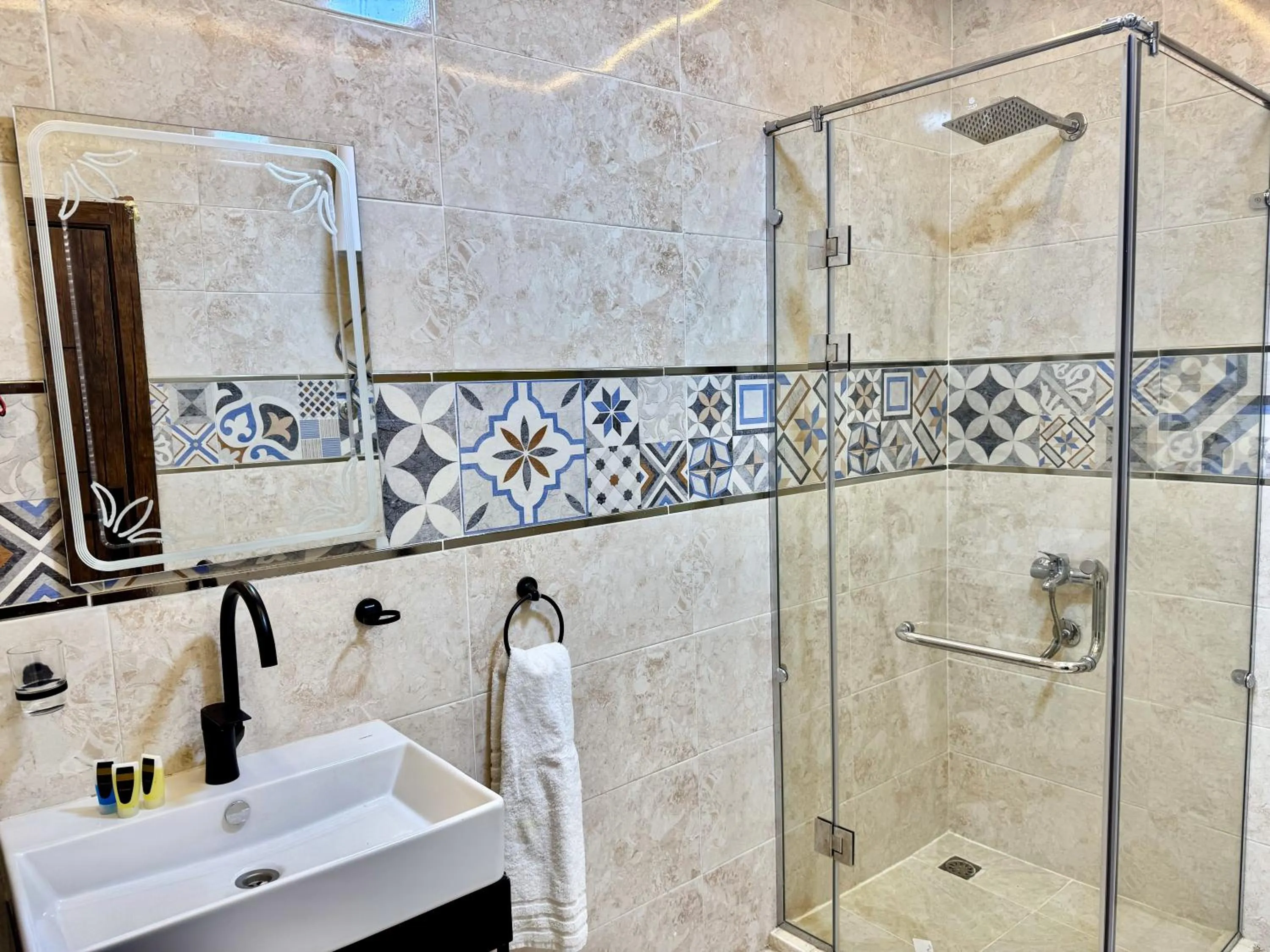 Shower in Night Pyramids Inn Hotel