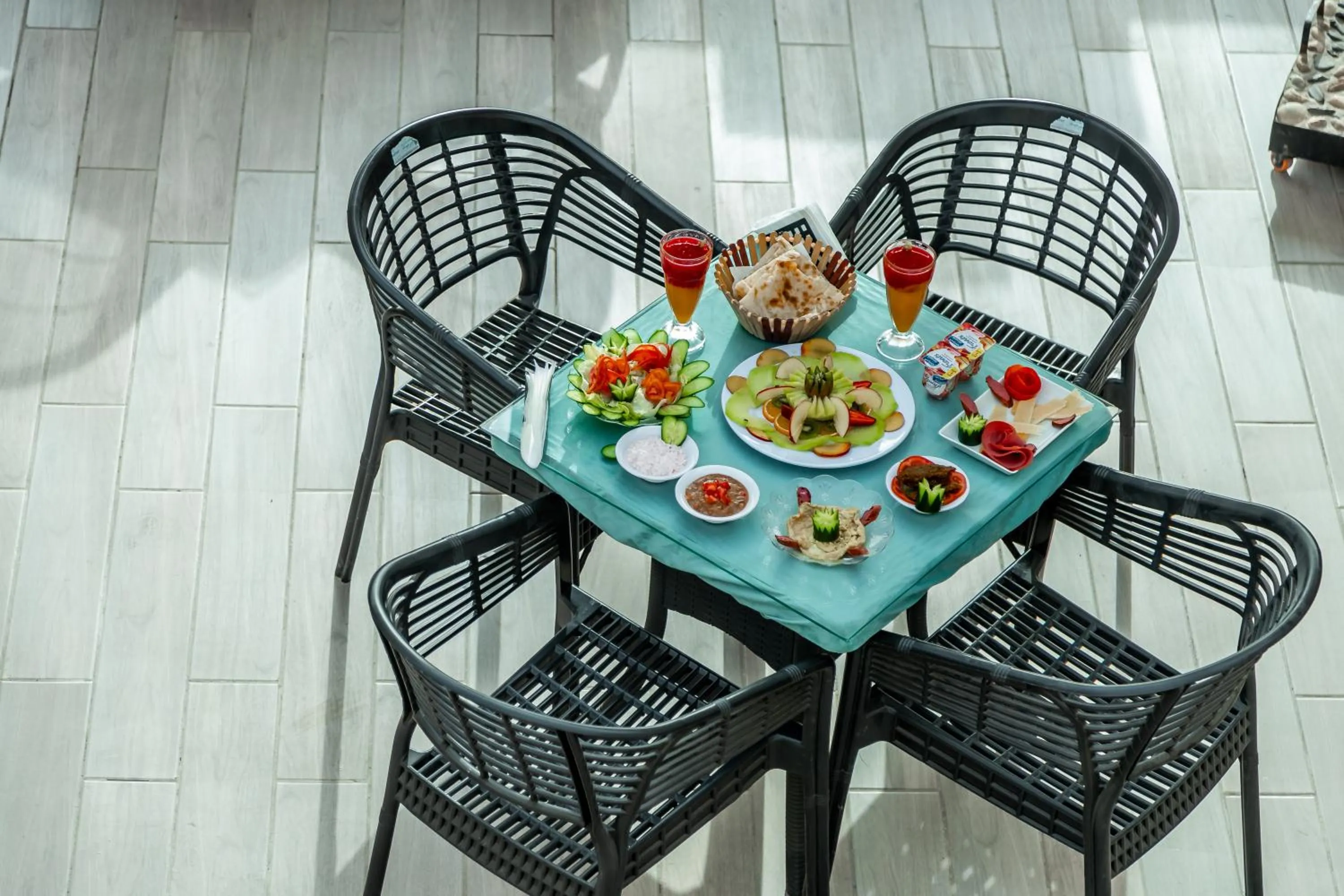 Food and drinks in Night Pyramids Inn Hotel