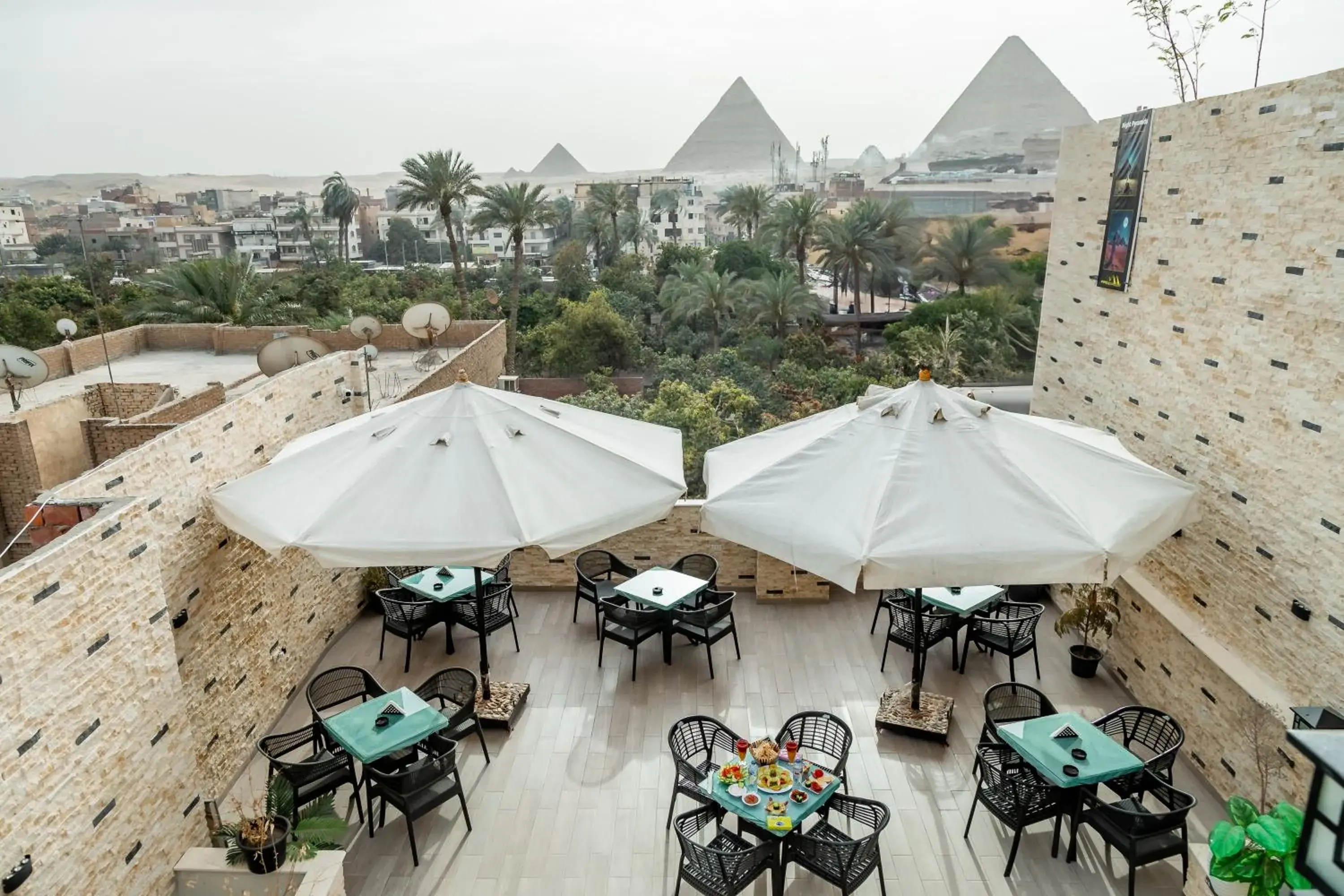 Deluxe King Room in Night Pyramids Inn Hotel Deluxe King Room in Night Pyramids Inn Hotel