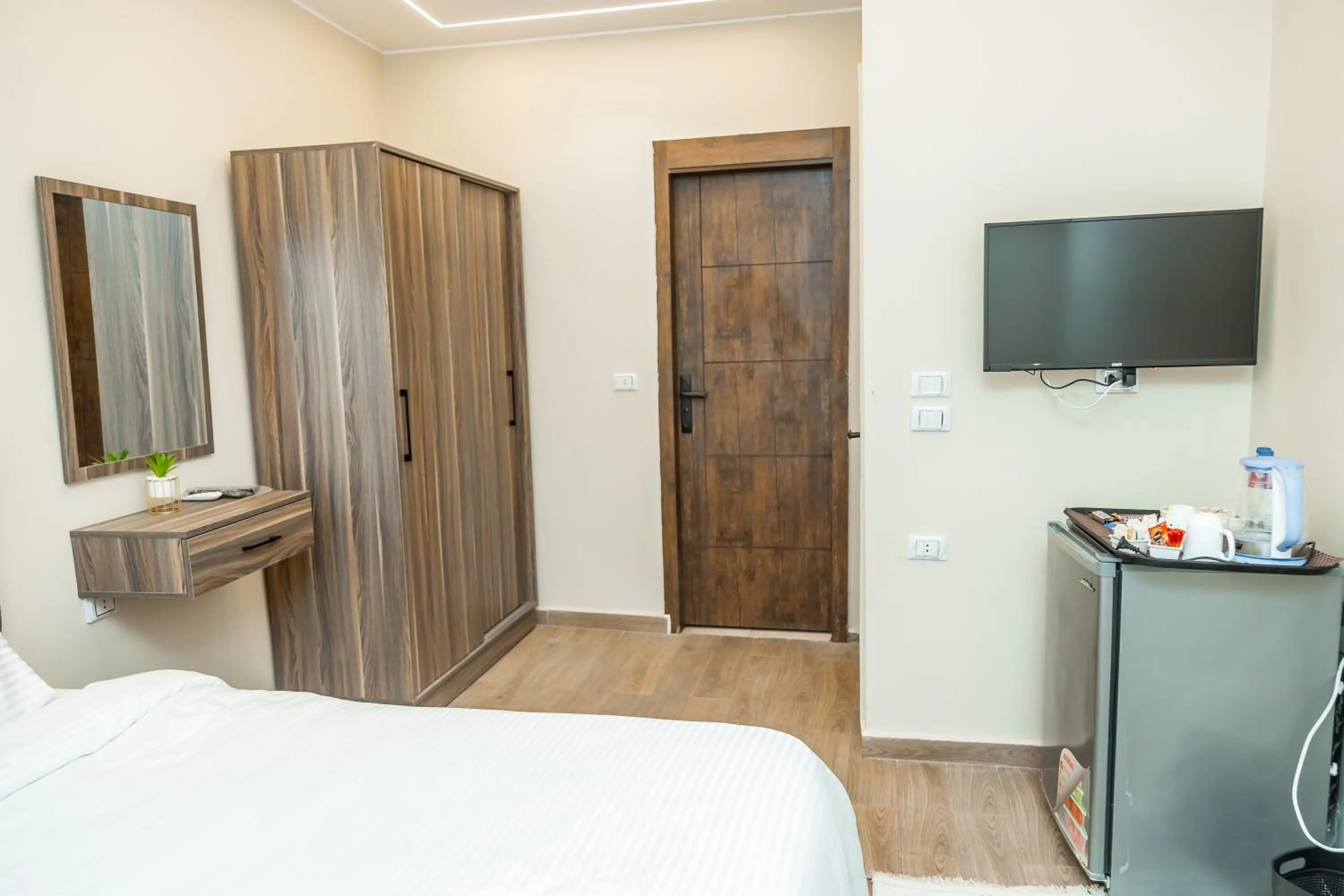 Communal lounge/ TV room, Bed in Night Pyramids Inn Hotel