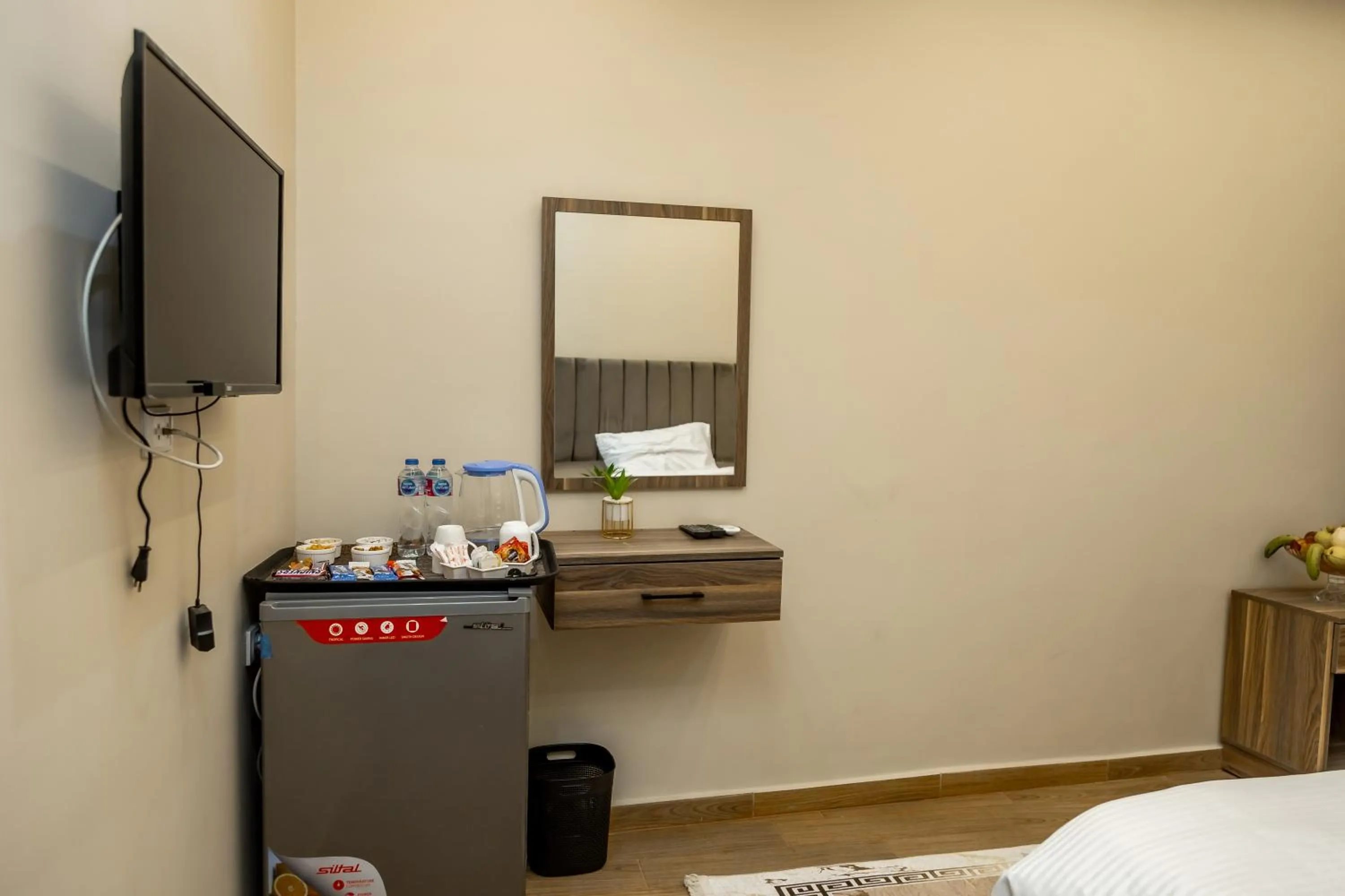 Communal lounge/ TV room, Bed in Night Pyramids Inn Hotel