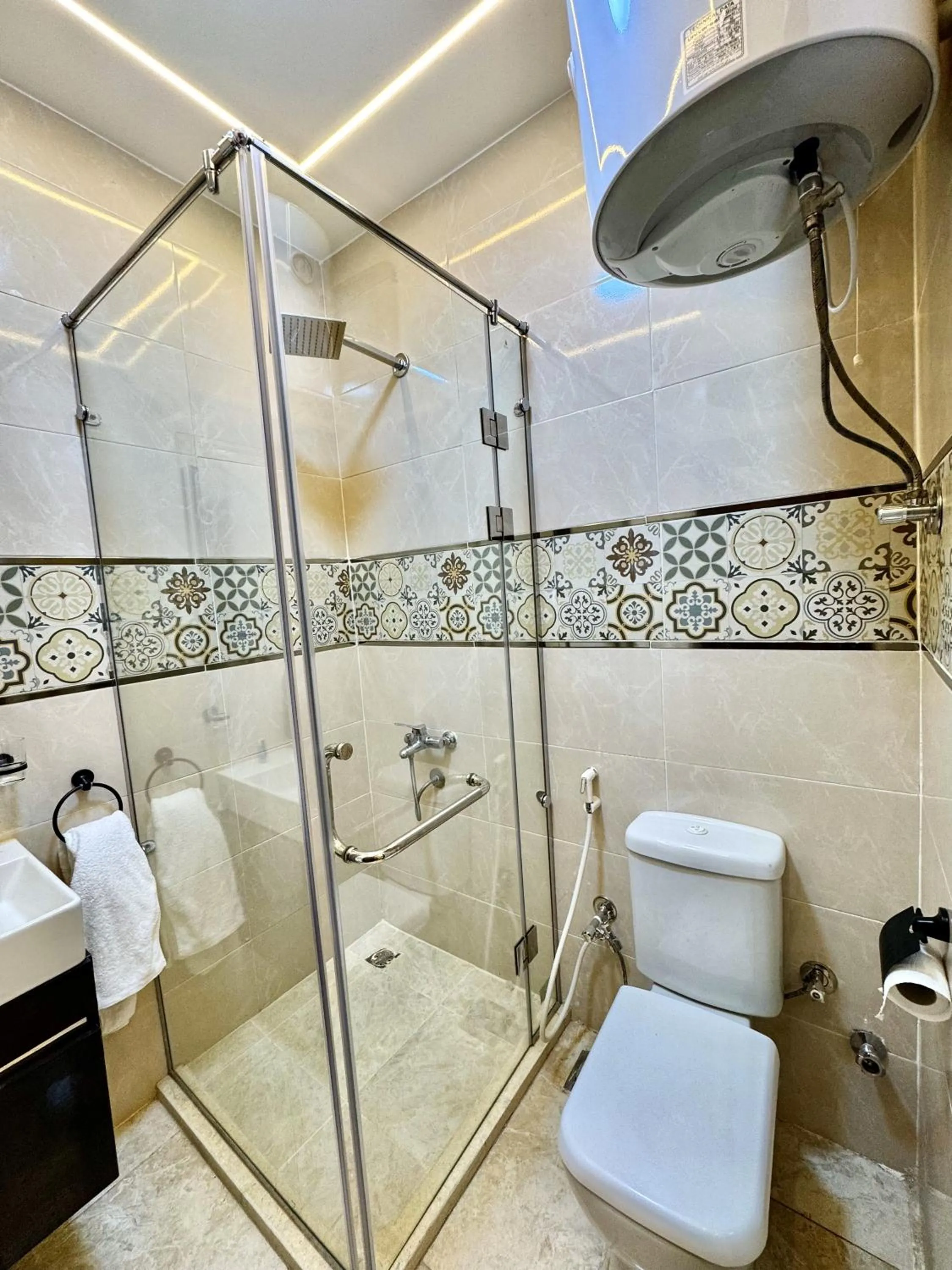 Shower in Night Pyramids Inn Hotel