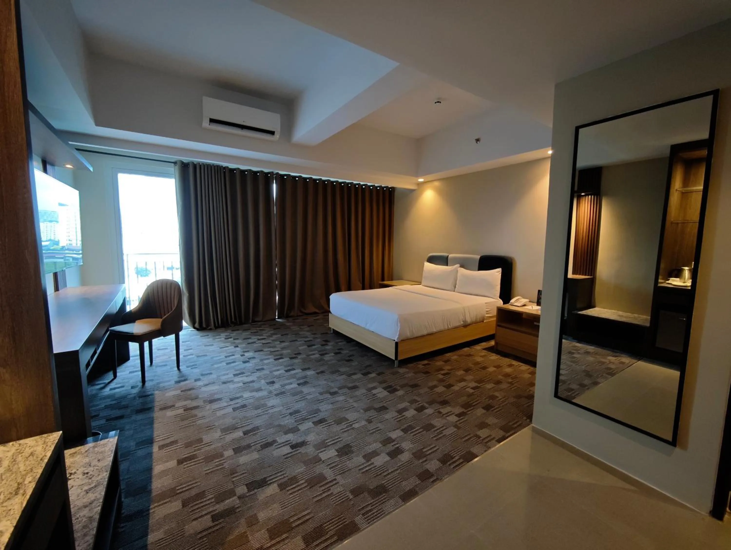 Bedroom, Bed in The Tribute Hotel