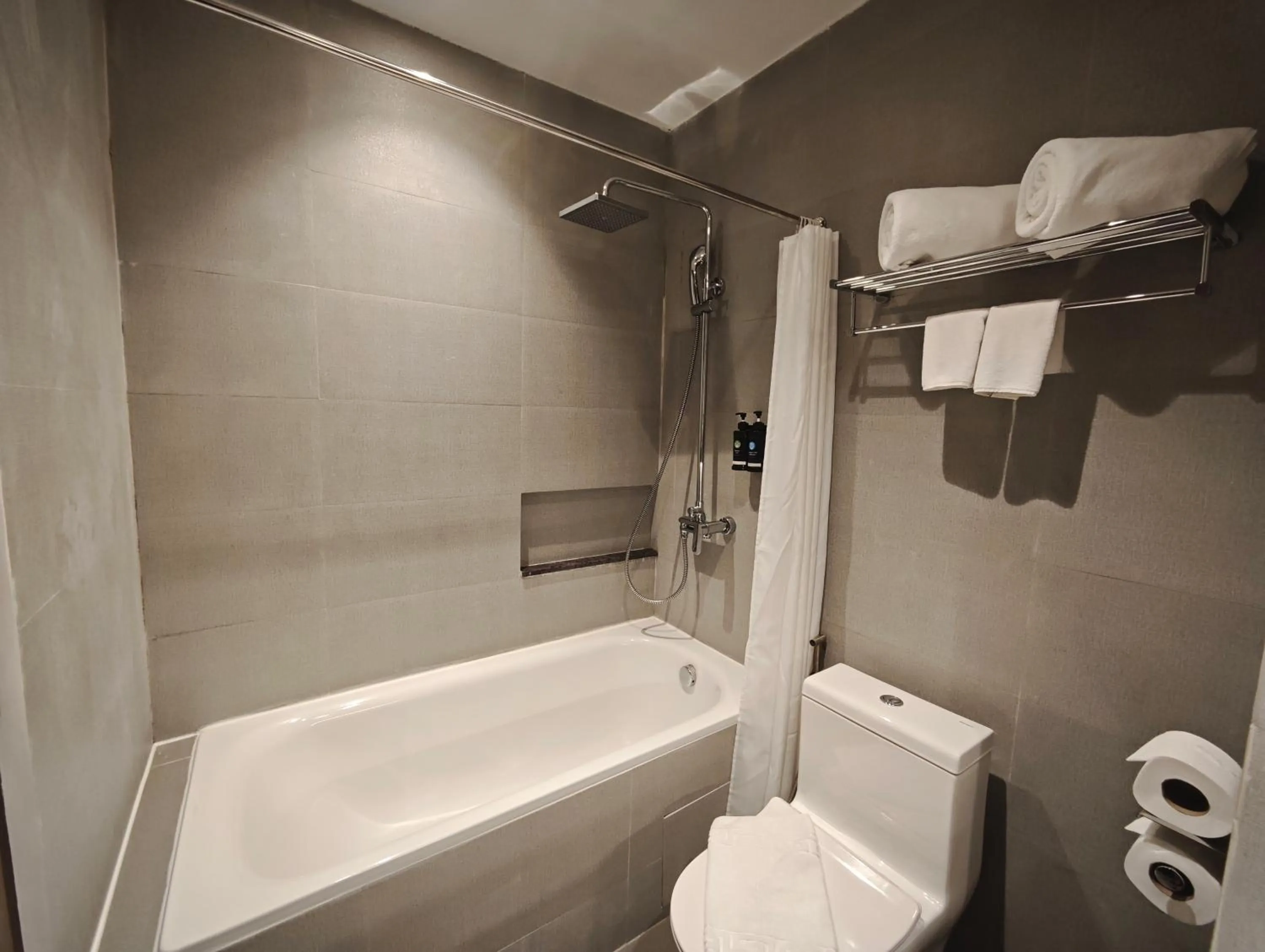 Bathroom in The Tribute Hotel