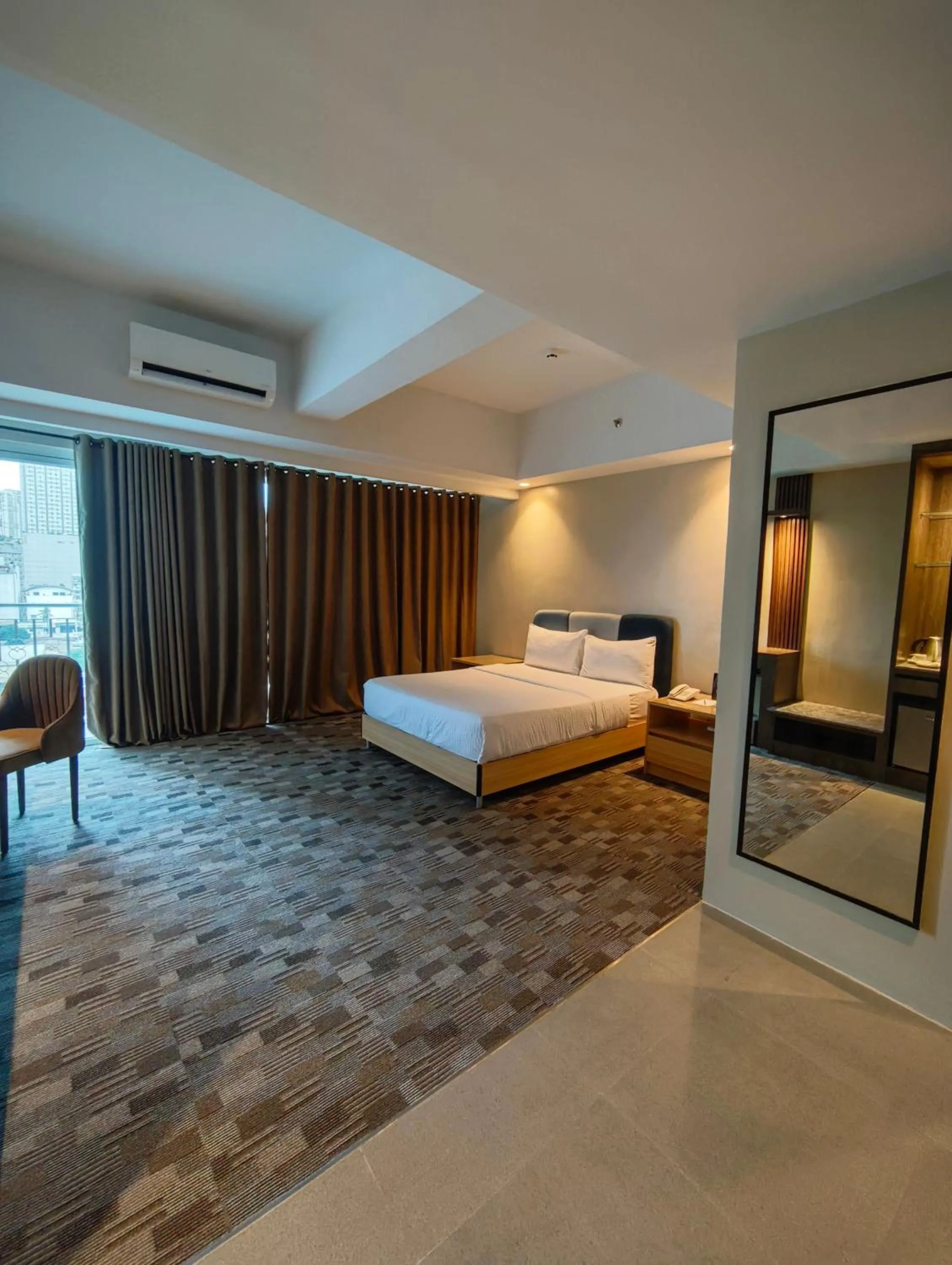 Bedroom, Bed in The Tribute Hotel