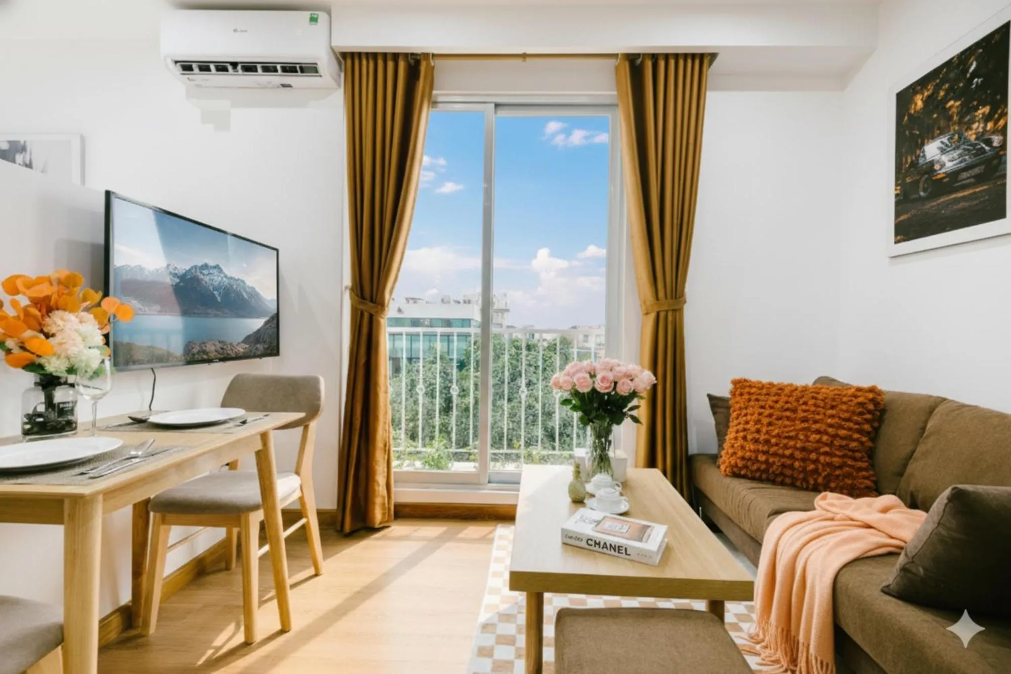 TV and multimedia in Label6 Studio West Lake