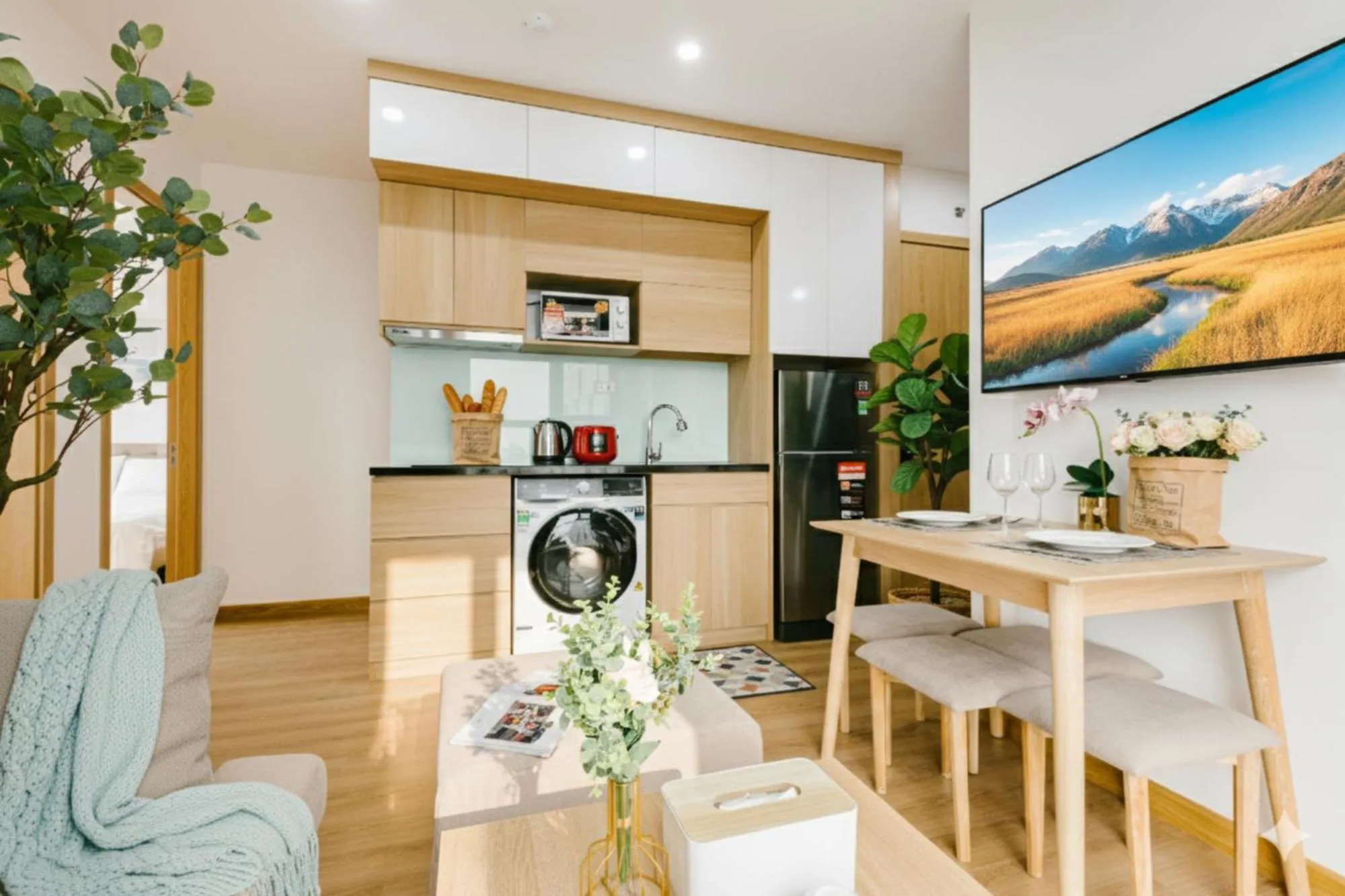 Kitchen or kitchenette in Label6 Studio West Lake