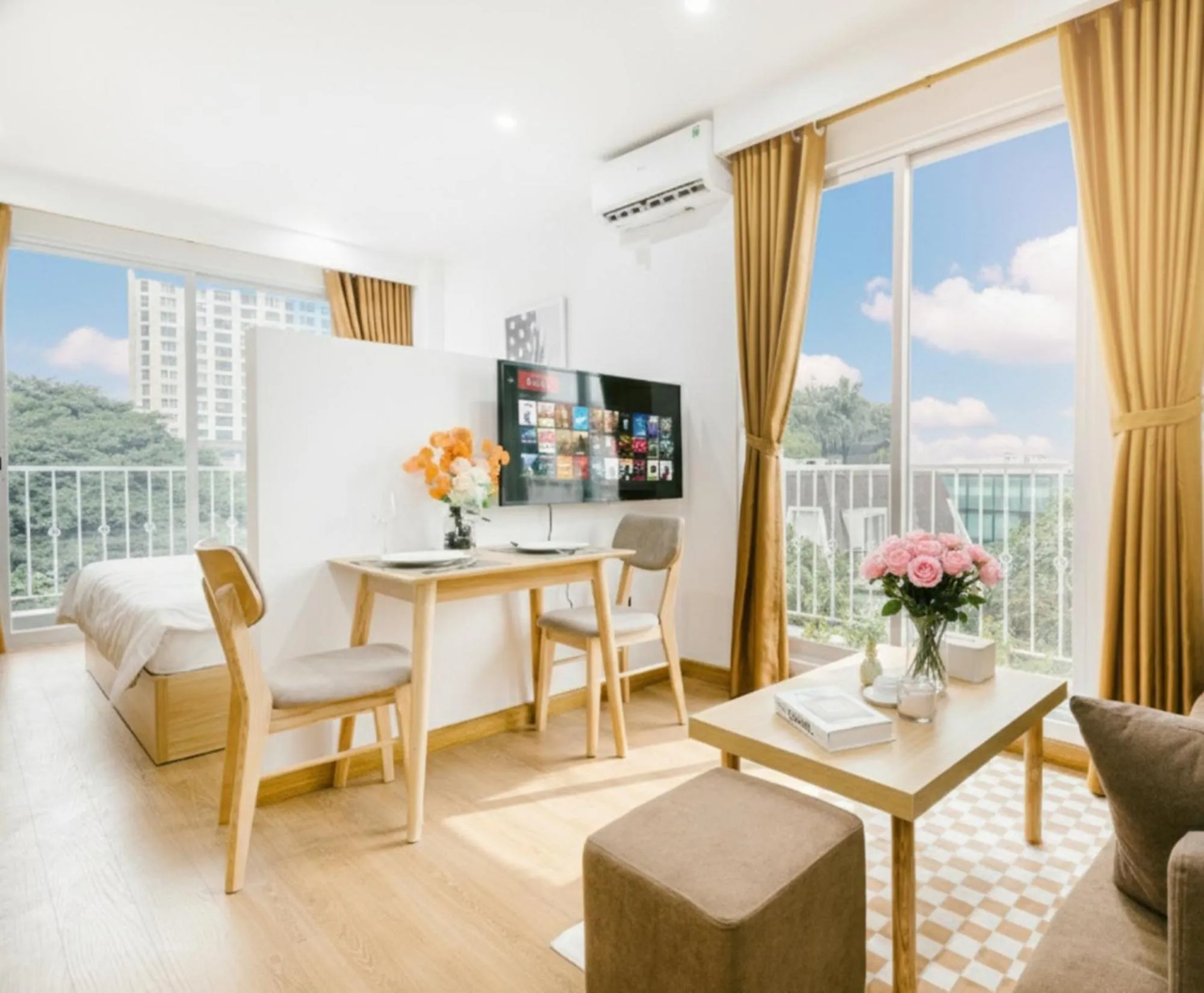 TV and multimedia in Label6 Studio West Lake