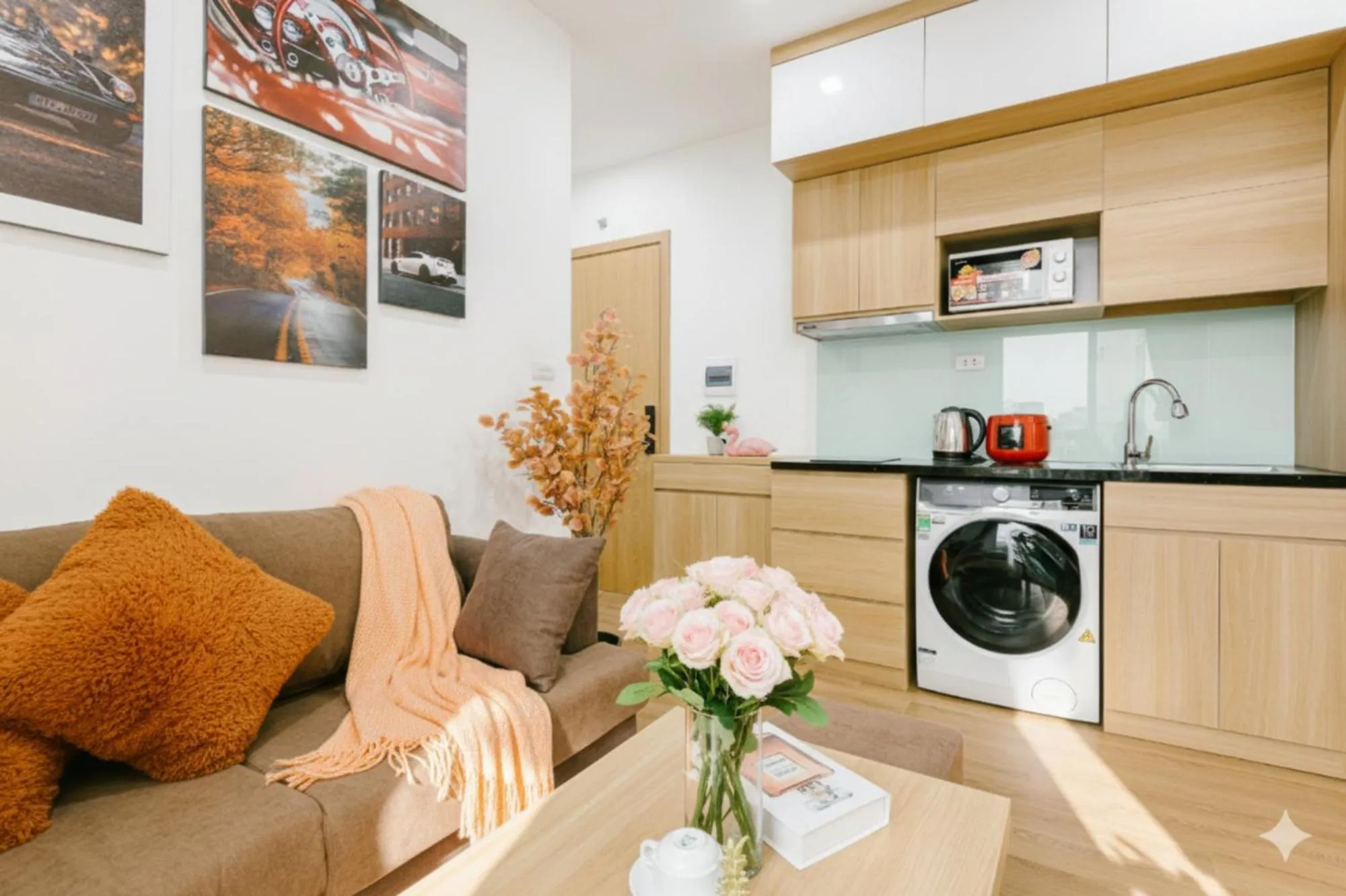 Kitchen or kitchenette in Label6 Studio West Lake