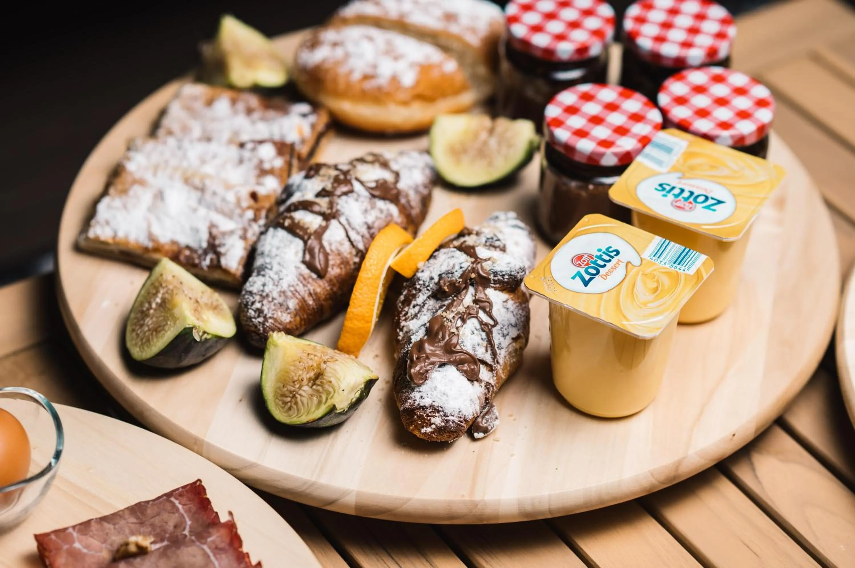 Breakfast in Villa Oleander