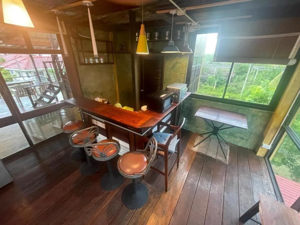 Kitchen or kitchenette in Golden Mango House