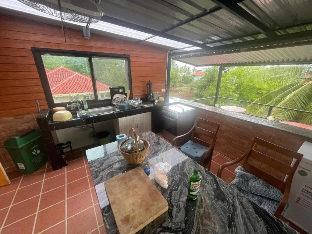 Kitchen or kitchenette in Golden Mango House