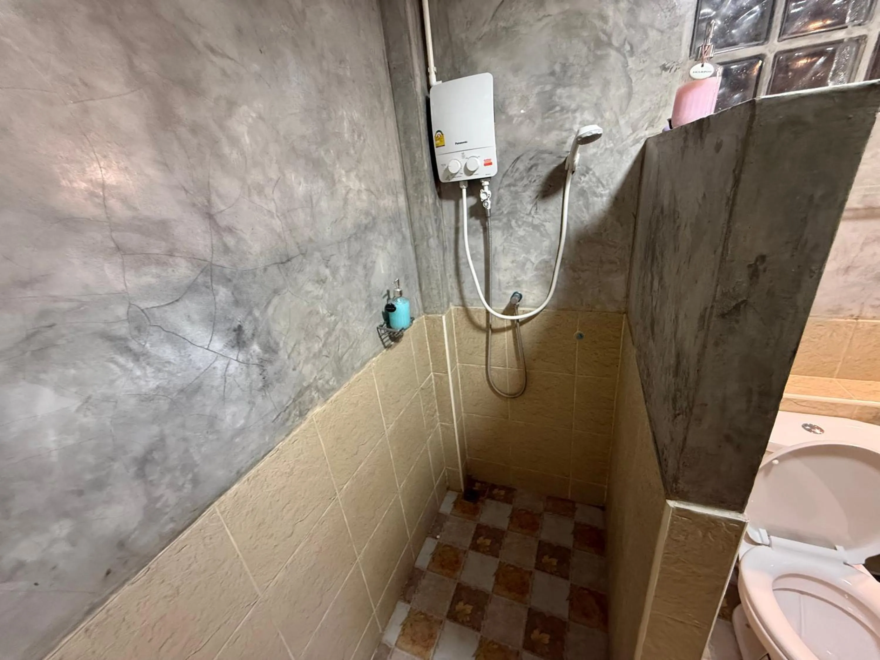 Shower in Golden Mango House