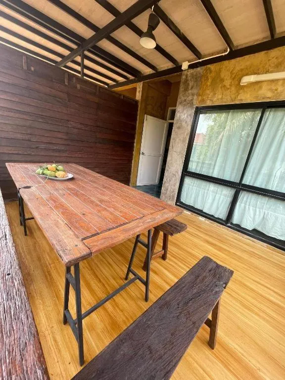 Communal lounge/ TV room in Golden Mango House