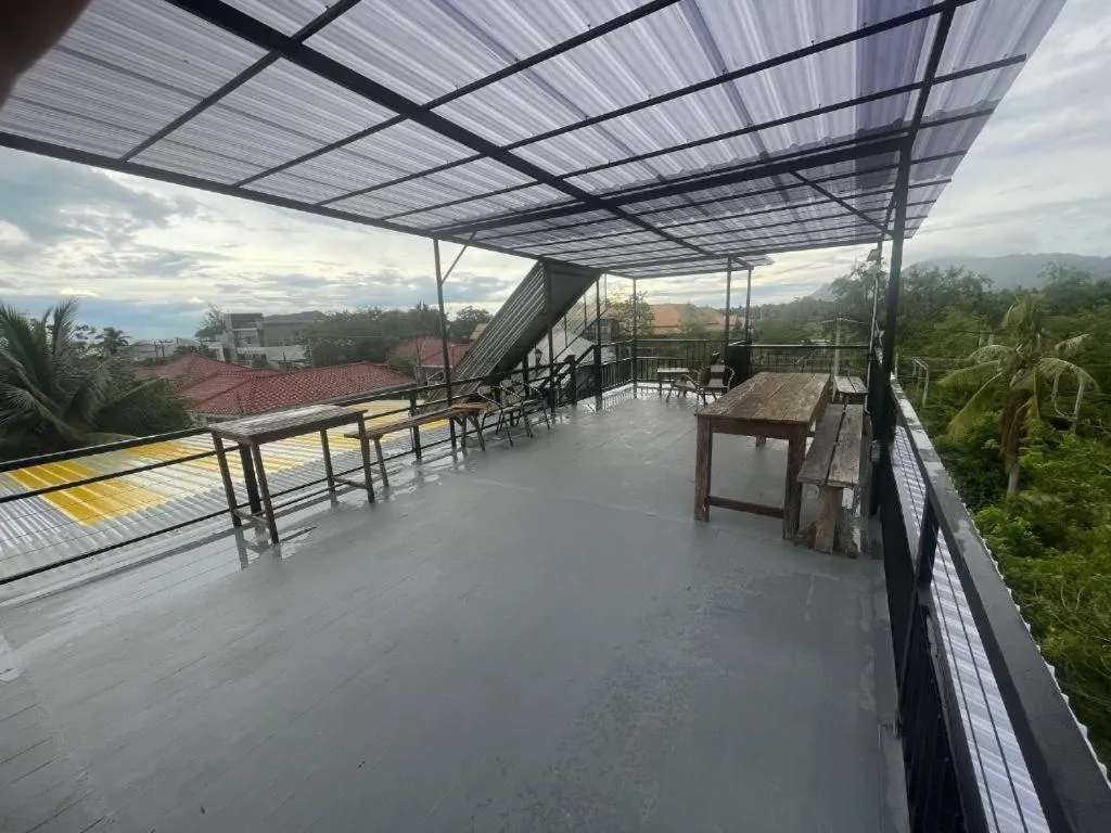 Communal lounge/ TV room in Golden Mango House