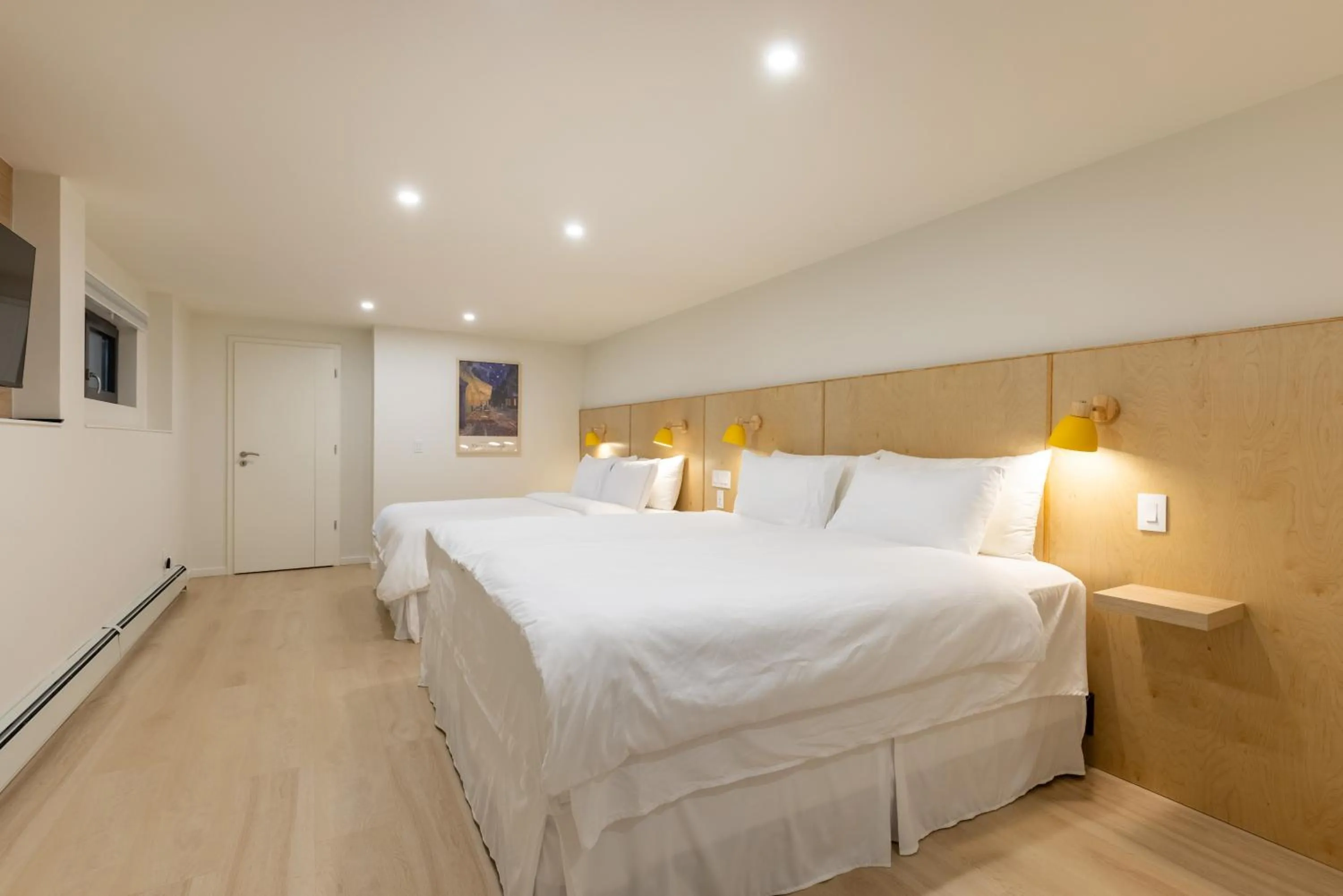 Modern King-Size Guest Suite