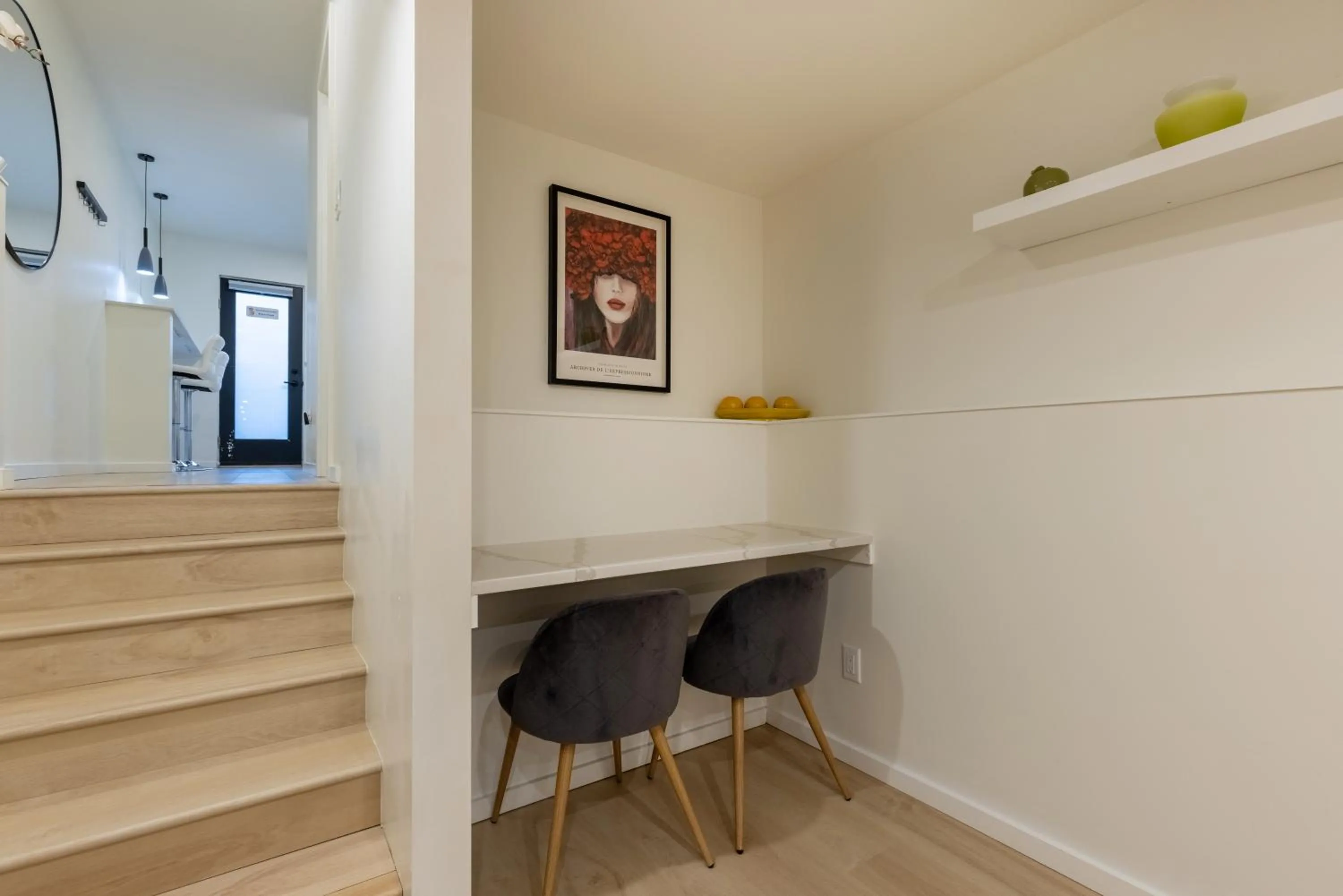 Modern King-Size Guest Suite