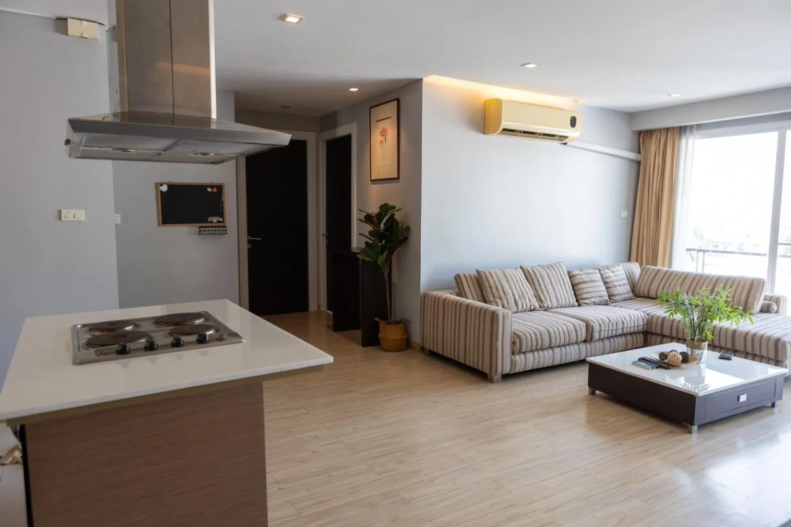 Kitchen or kitchenette in P Villa Lamoon Thonglor
