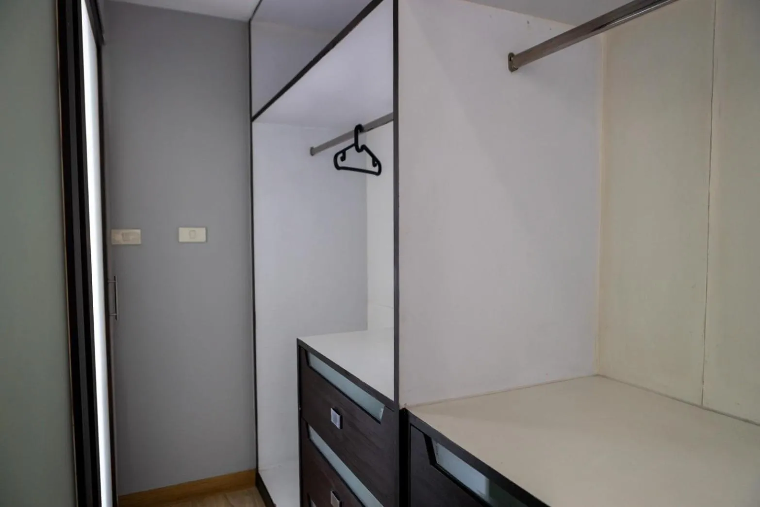 wardrobe in P Villa Lamoon Thonglor