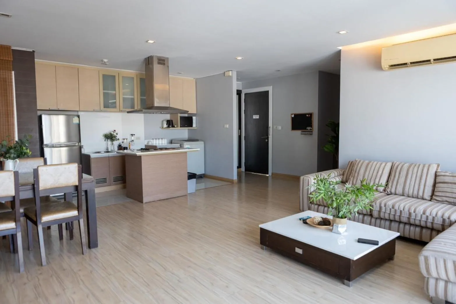 Kitchen or kitchenette in P Villa Lamoon Thonglor