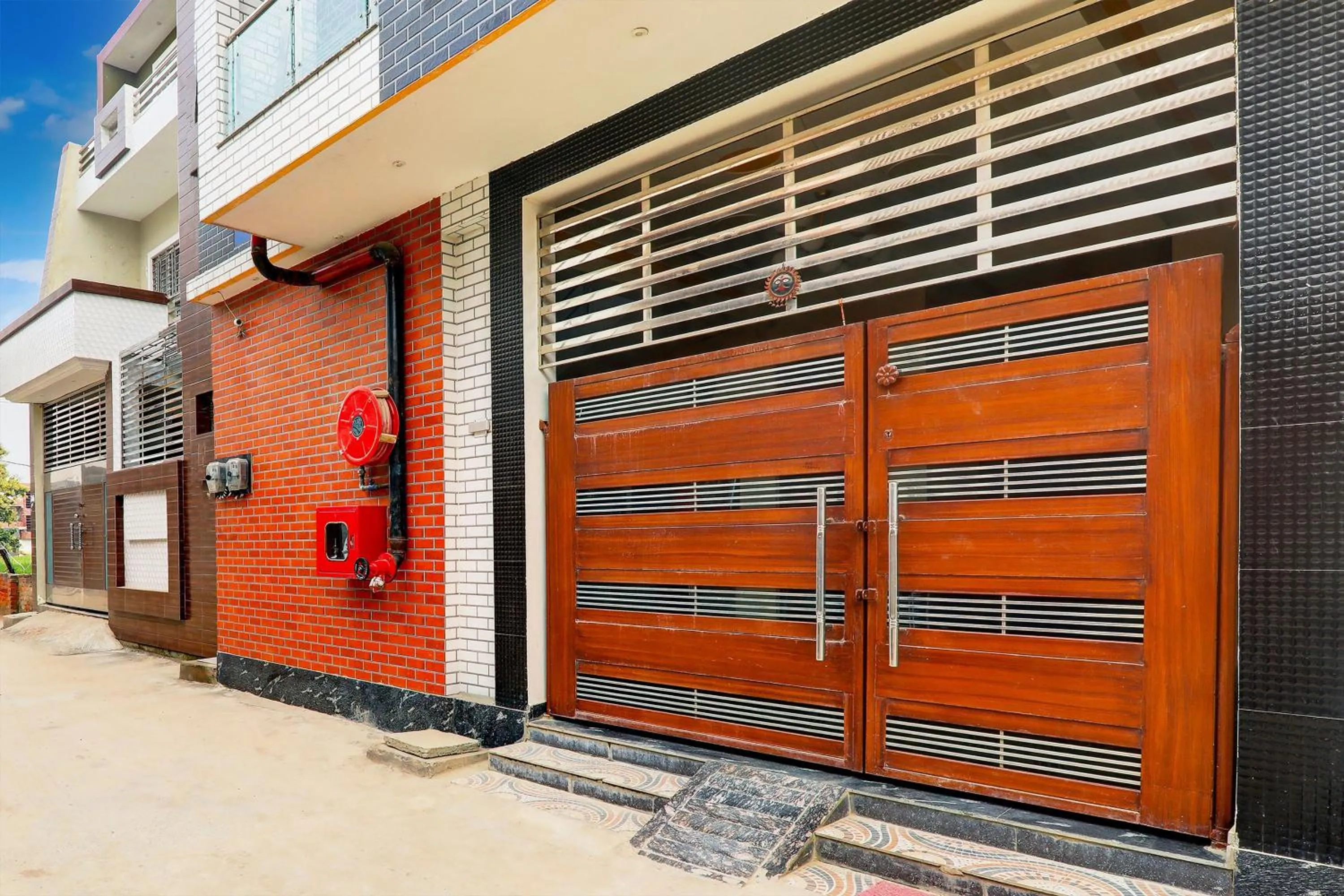 Facade/entrance in Hotel O Ramadhya Palace