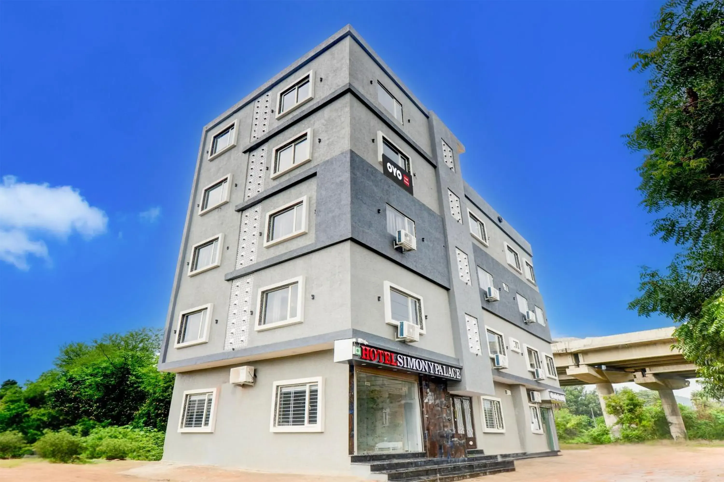 Facade/entrance in Hotel O Simony Palace Facade/entrance in Hotel O Simony Palace