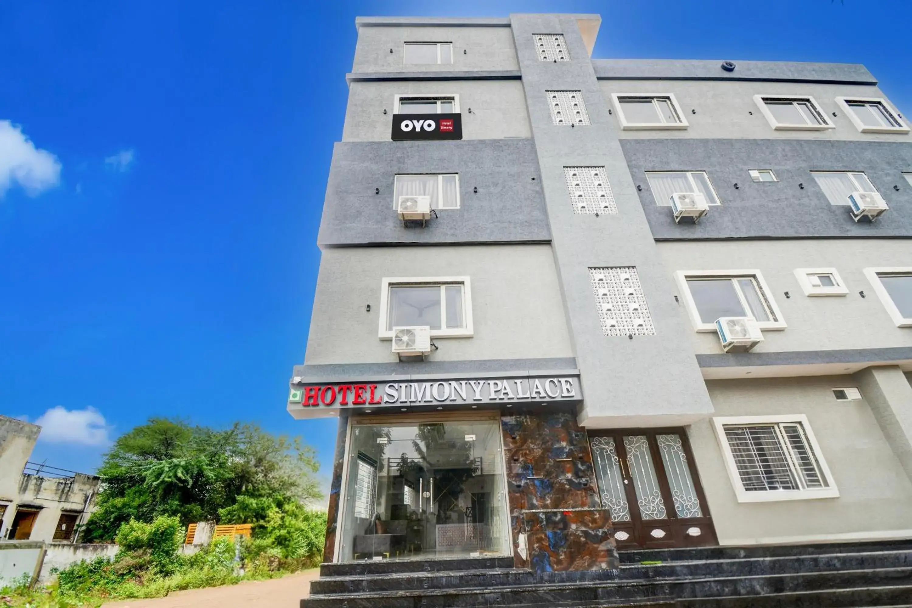 Facade/entrance in Hotel O Simony Palace Facade/entrance in Hotel O Simony Palace