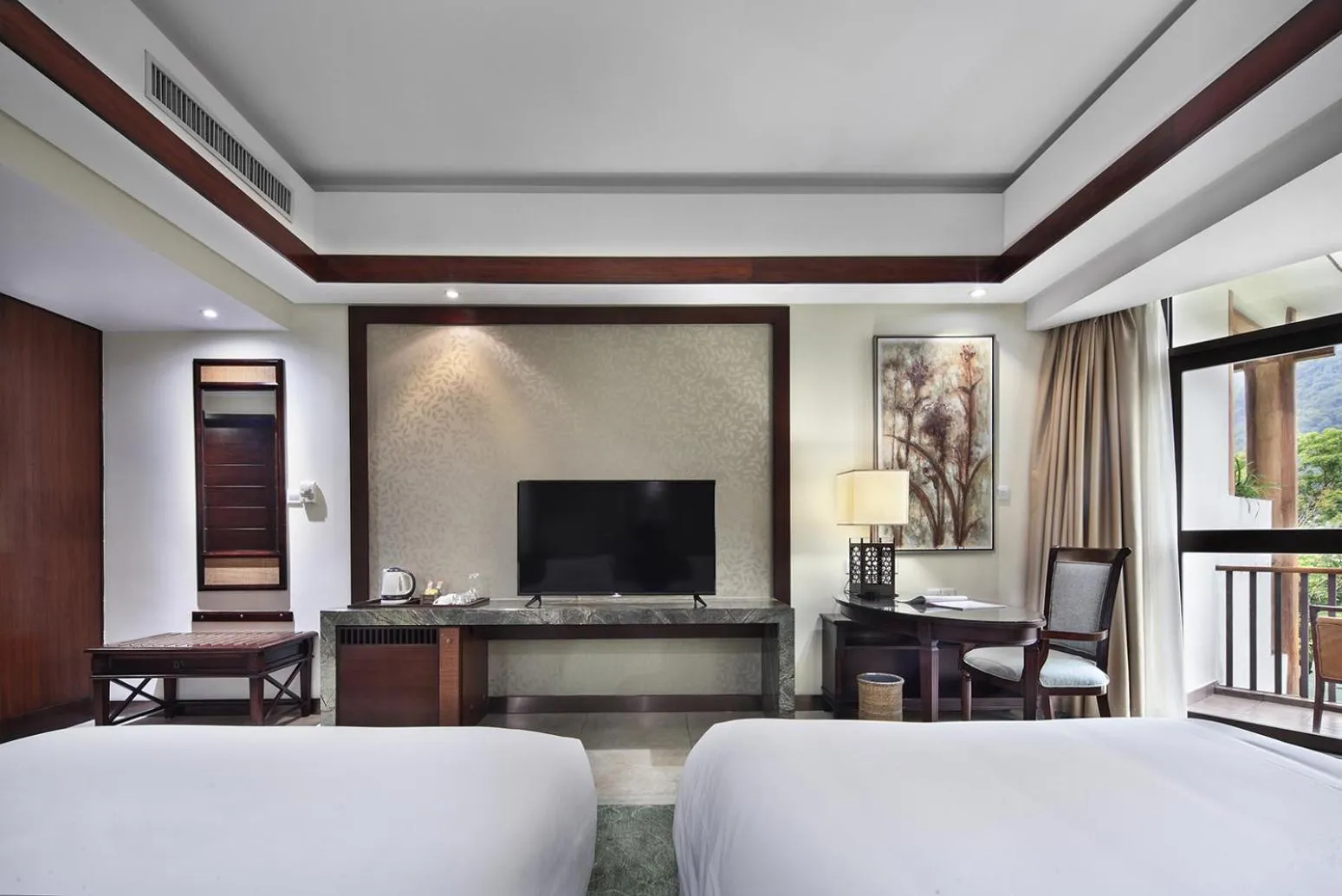 TV and multimedia, Bed in Yangshuo Riverside Resorts Hotel