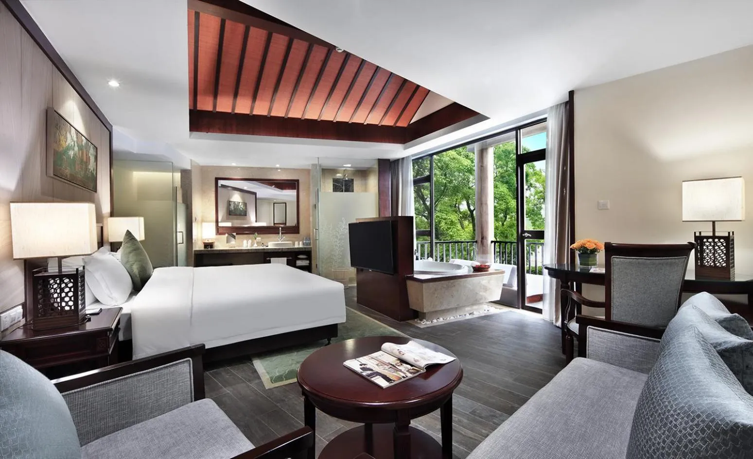 Photo of the whole room, Bed in Yangshuo Riverside Resorts Hotel