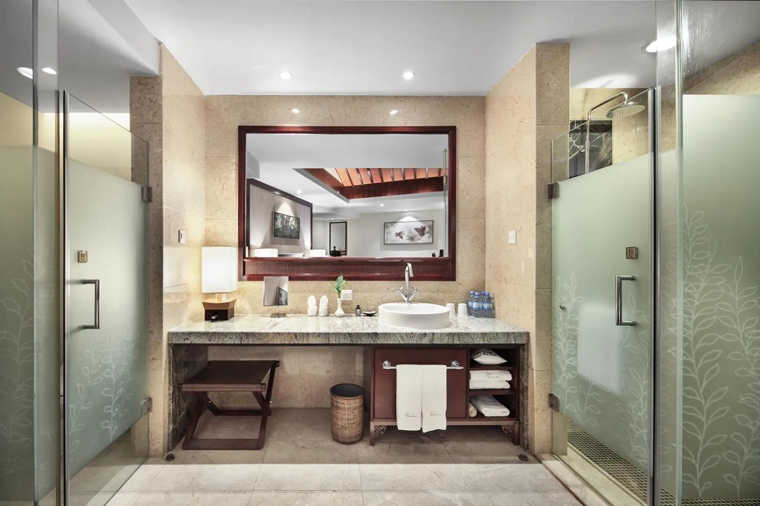 Toilet in Yangshuo Riverside Resorts Hotel