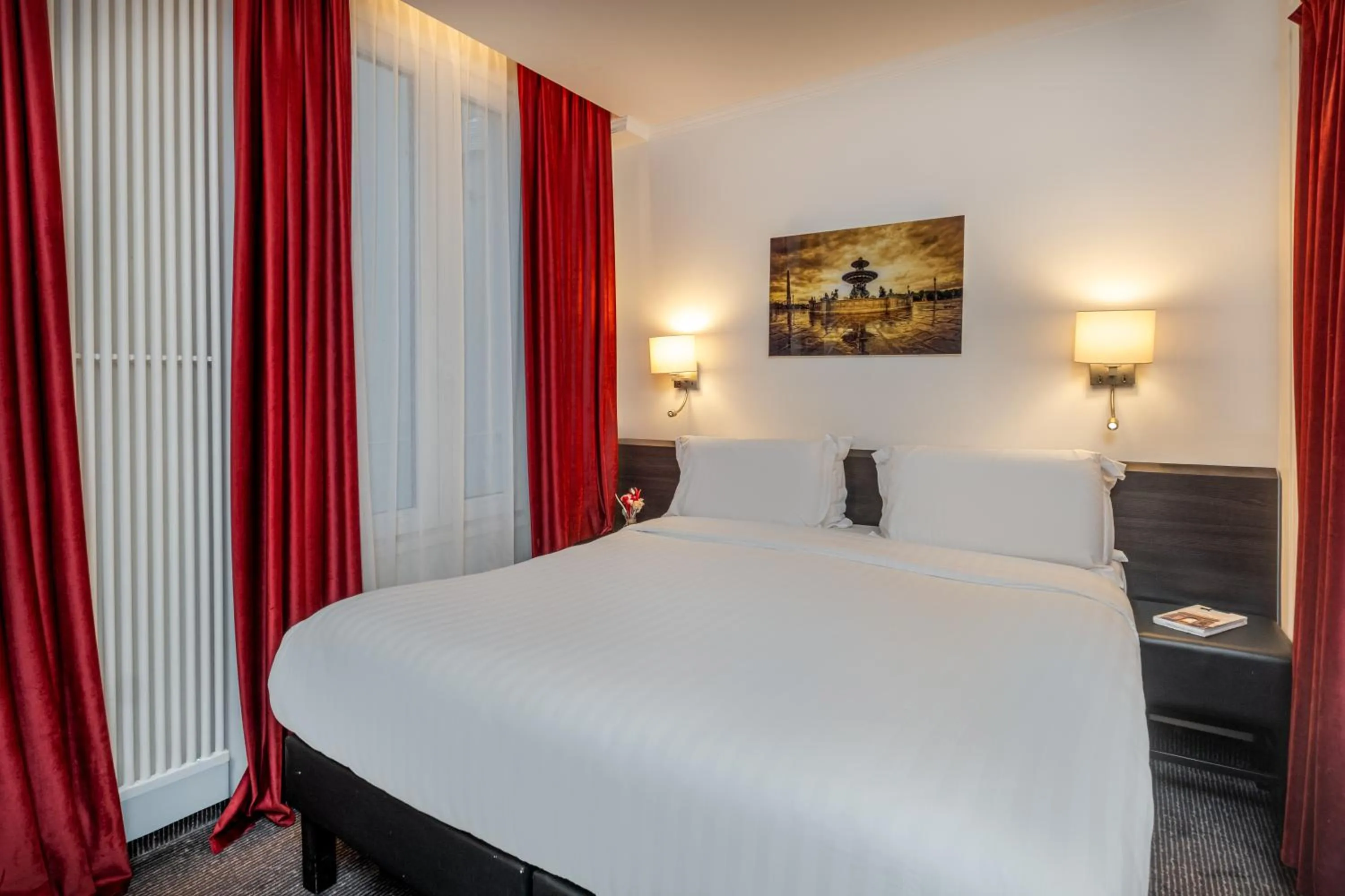 Bed in Hotel du College de France